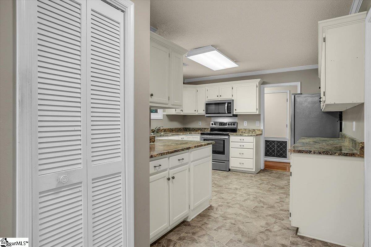 220 Creek Forest Drive Greenville, SC 29615