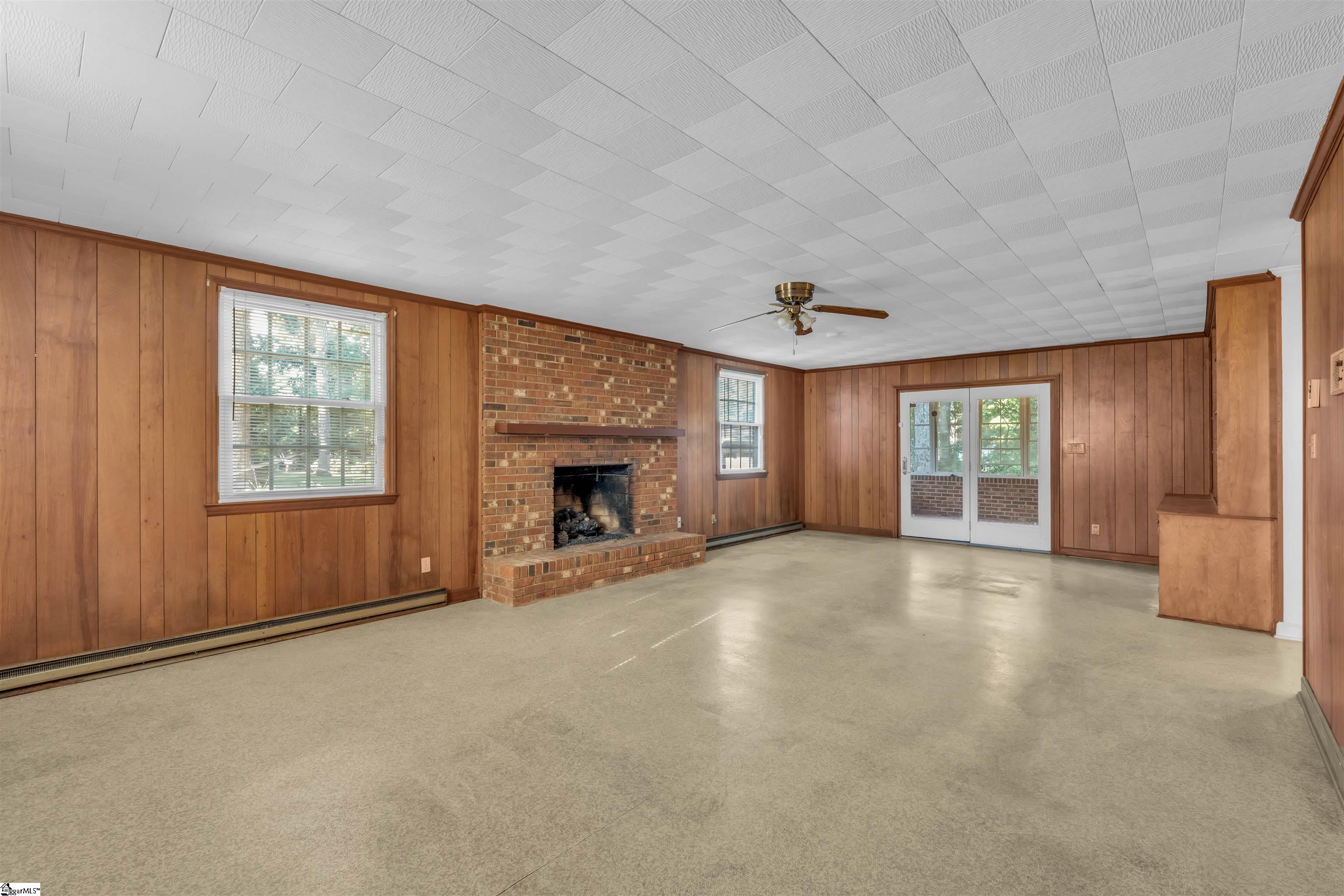 216 Dellrose Circle Taylors, SC 29687