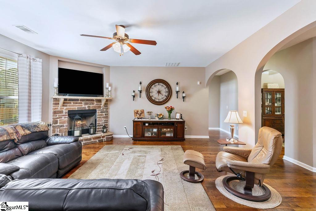 125 Kettle Oak Way Simpsonville, SC 29680