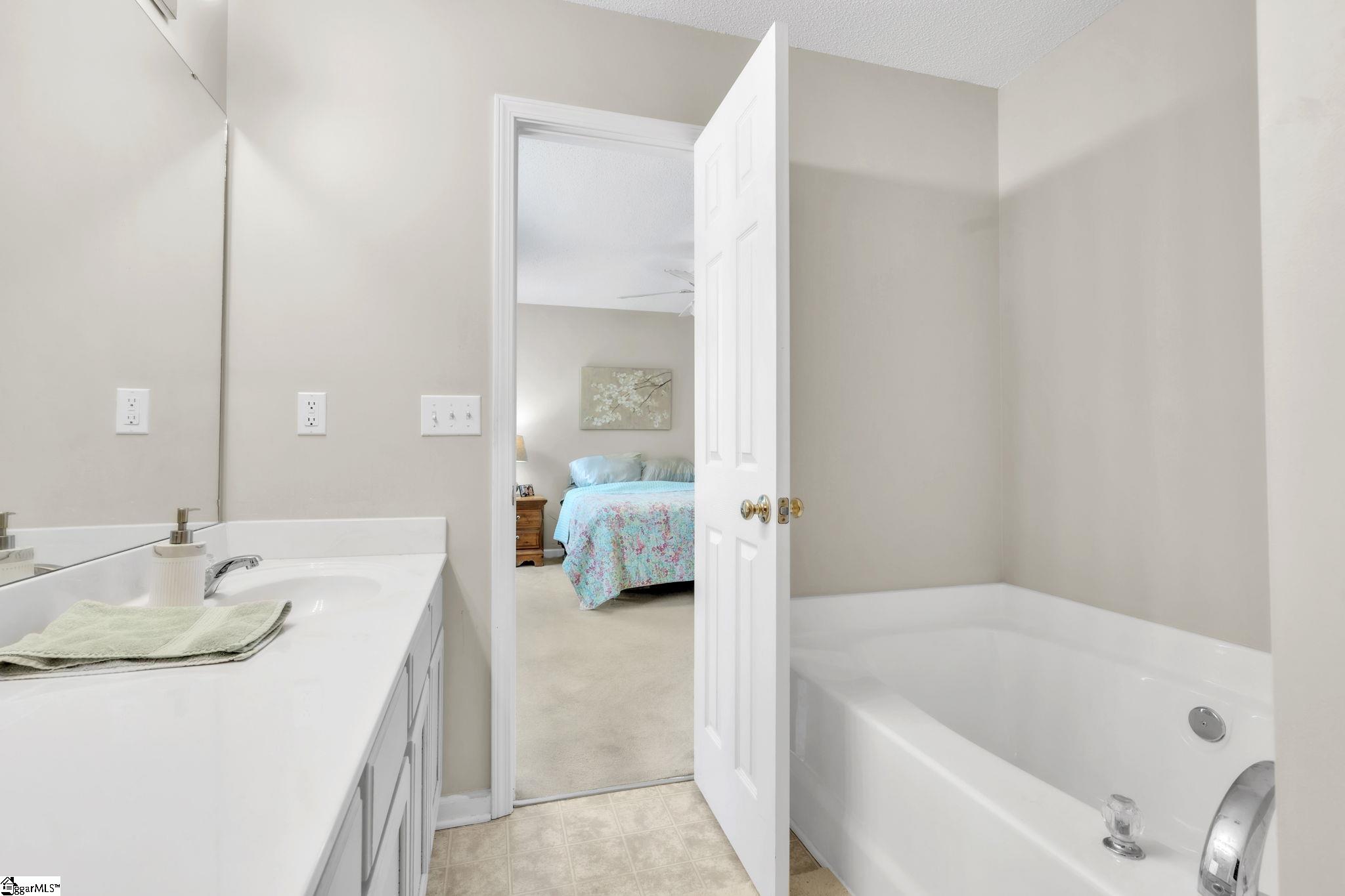 302 Garfield Lane Simpsonville, SC 29681