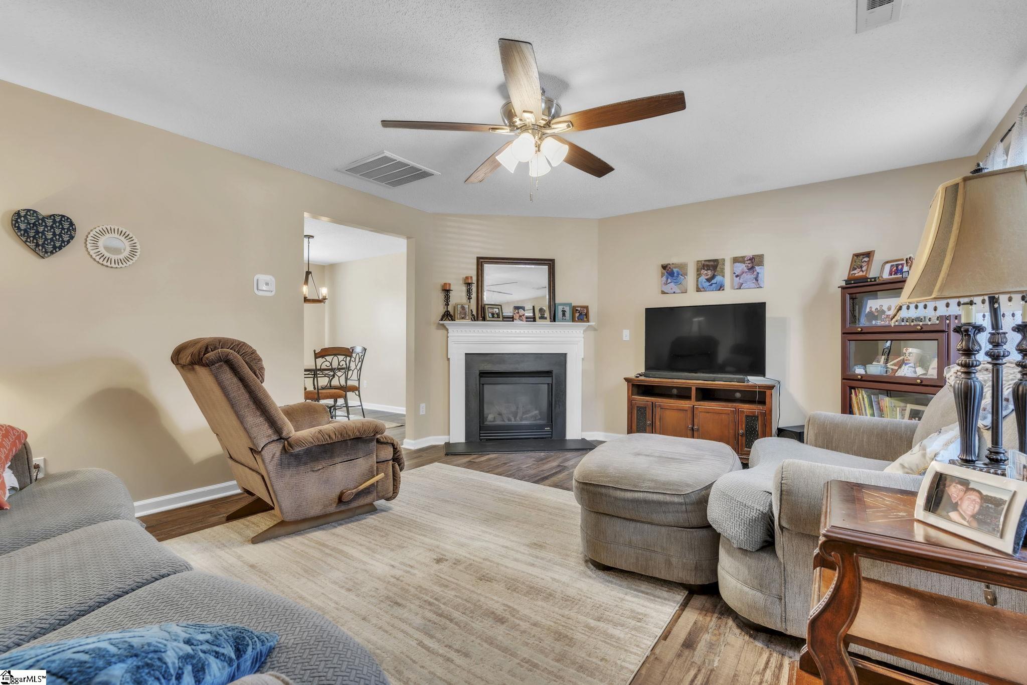 302 Garfield Lane Simpsonville, SC 29681