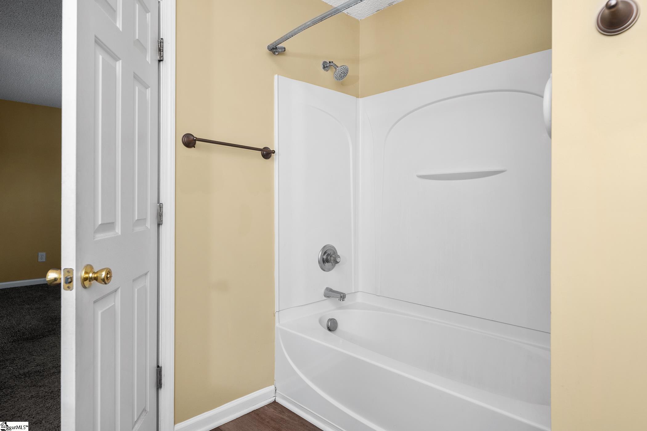 32 Border Avenue Simpsonville, SC 29680-7387