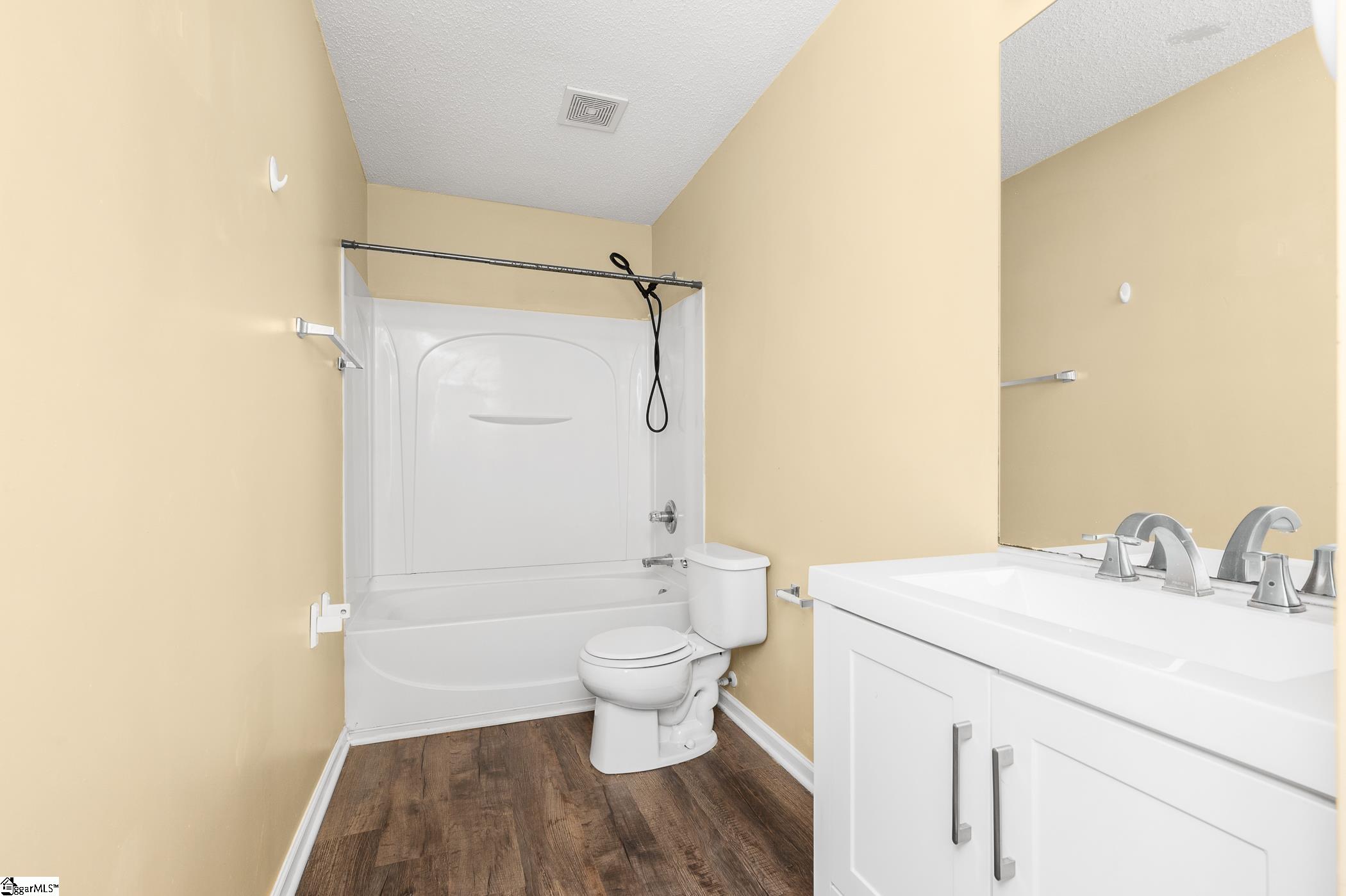 32 Border Avenue Simpsonville, SC 29680-7387