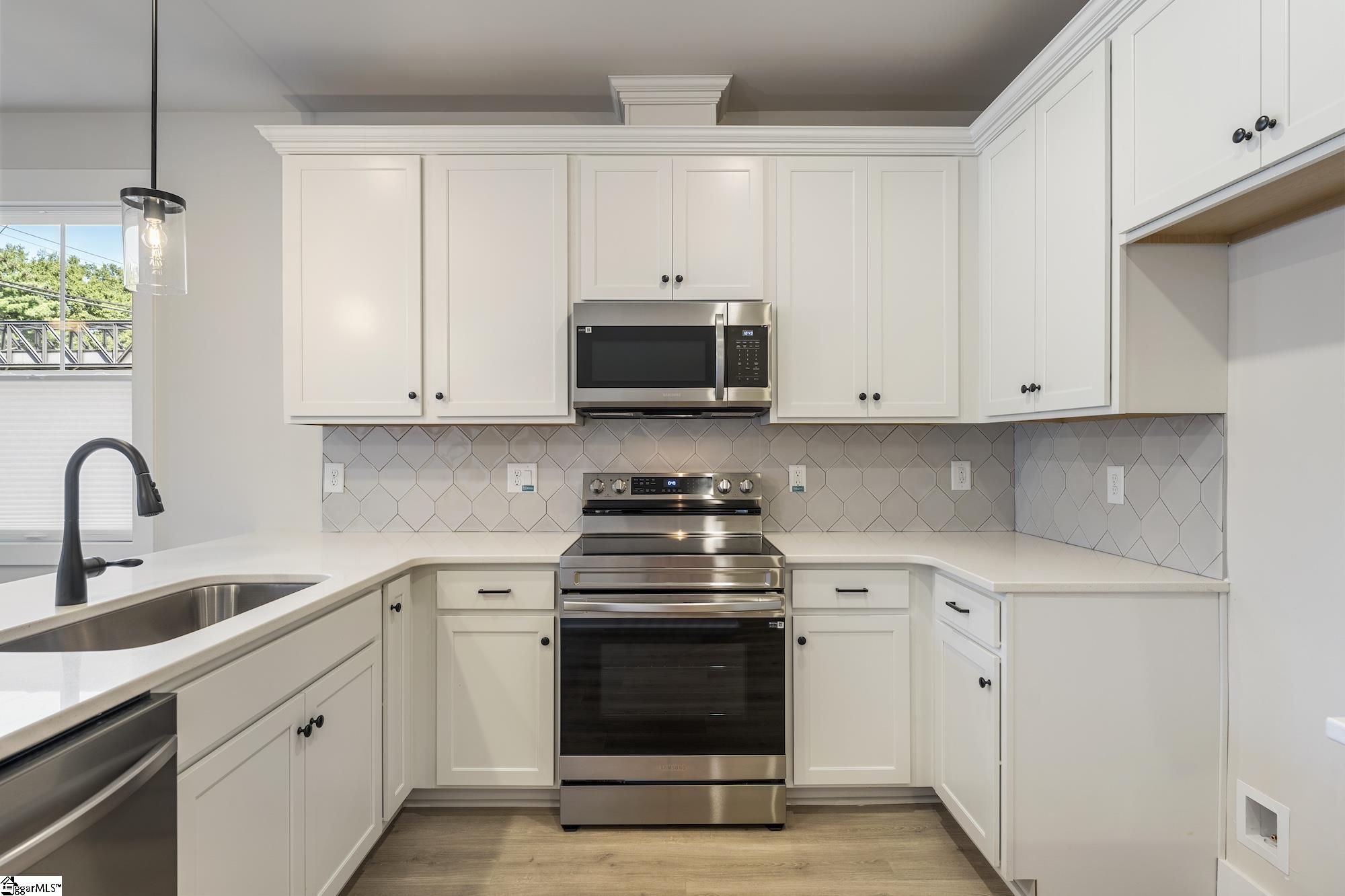 1198 N Pleasantburg Drive Greenville, SC 29607