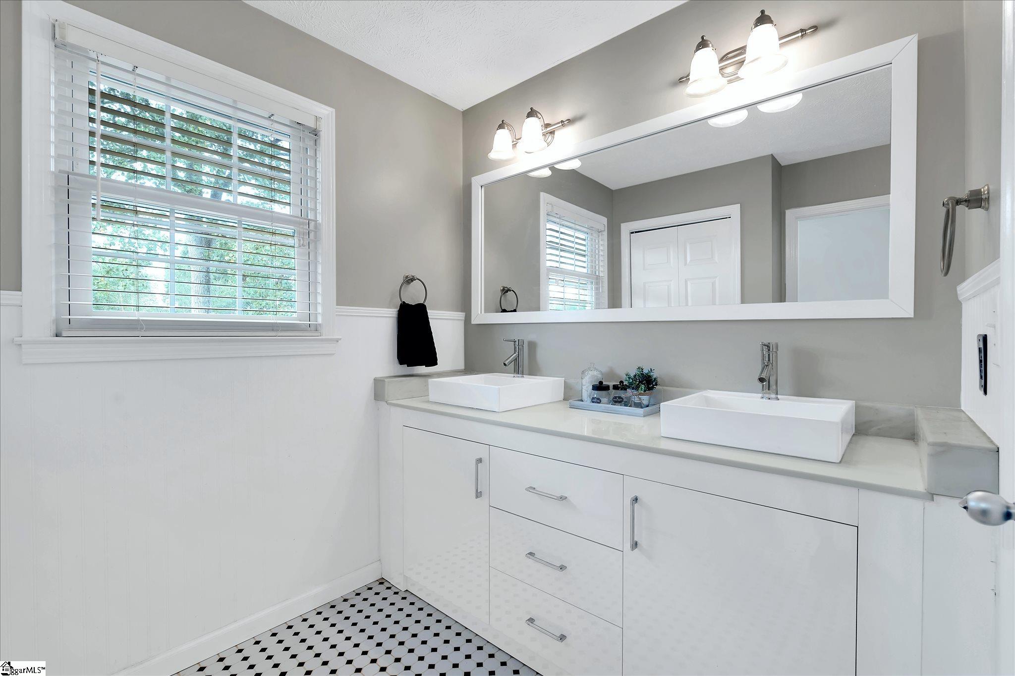 1002 Greenwood Court Easley, SC 29642