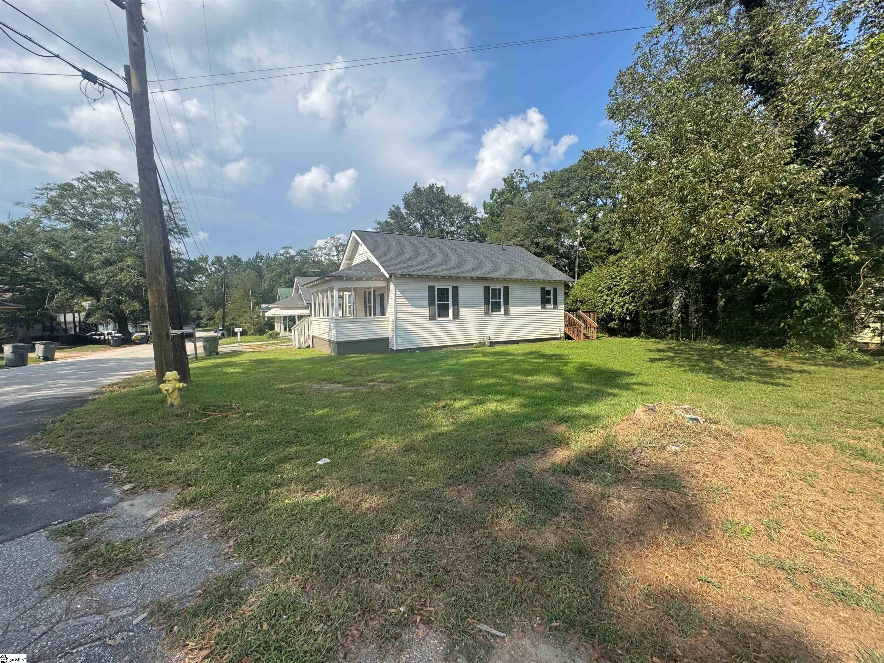 18 8th Avenue Greenville, SC 29611
