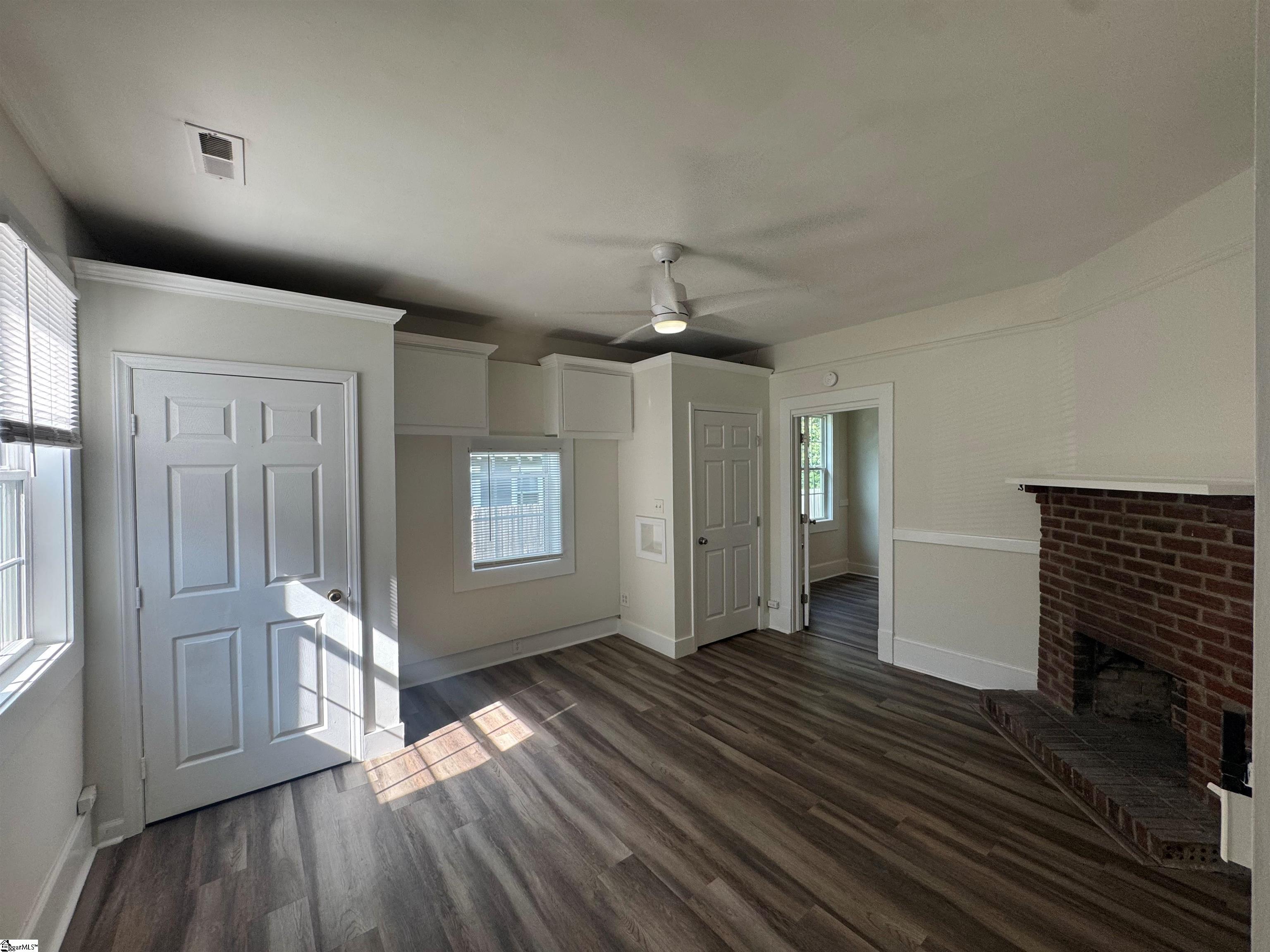 18 8th Avenue Greenville, SC 29611
