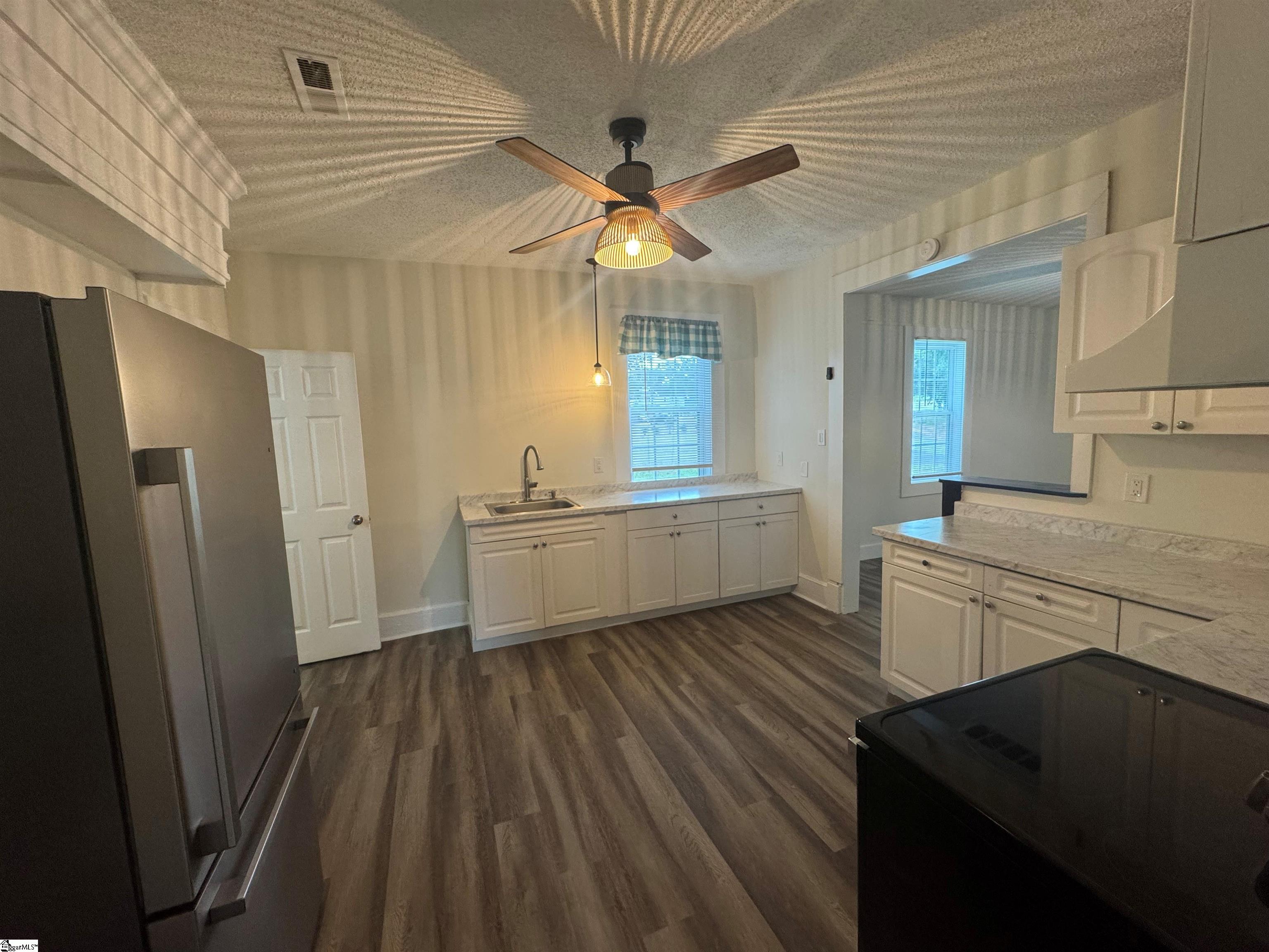 18 8th Avenue Greenville, SC 29611