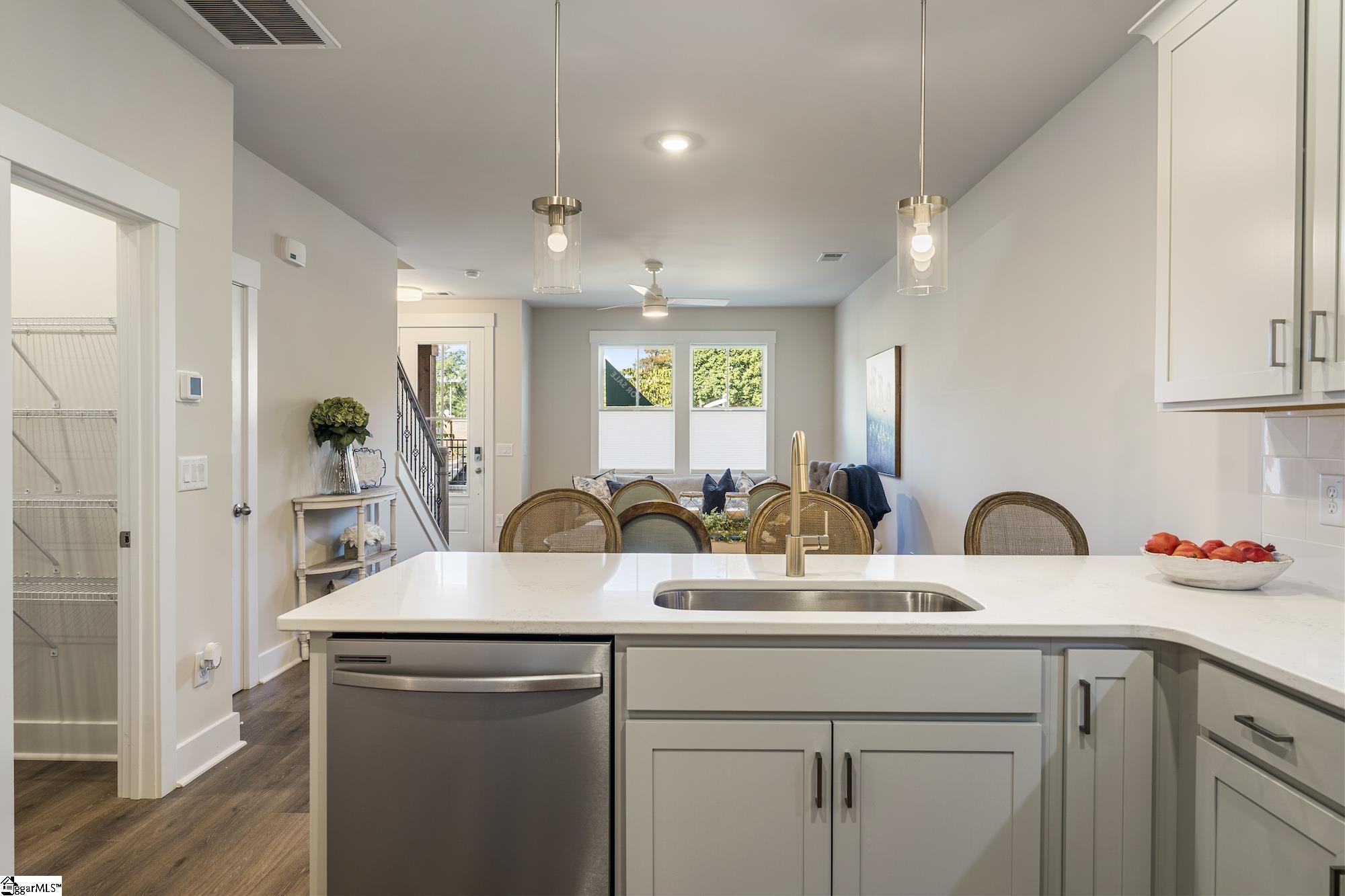 1194 N Pleasantburg Drive Greenville, SC 29607