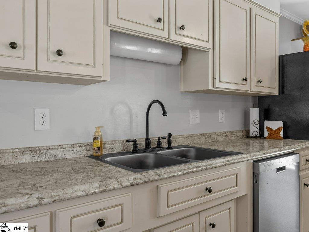 6 Carolina Oaks Drive Chesnee, SC 29323