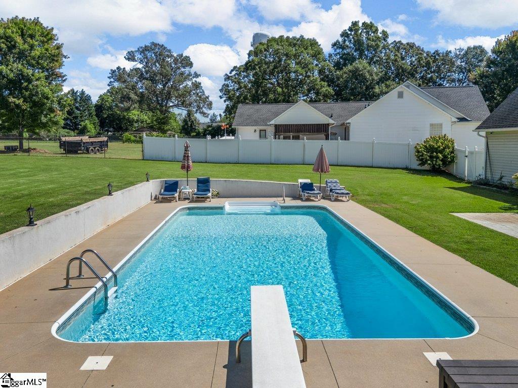 6 Carolina Oaks Drive Chesnee, SC 29323