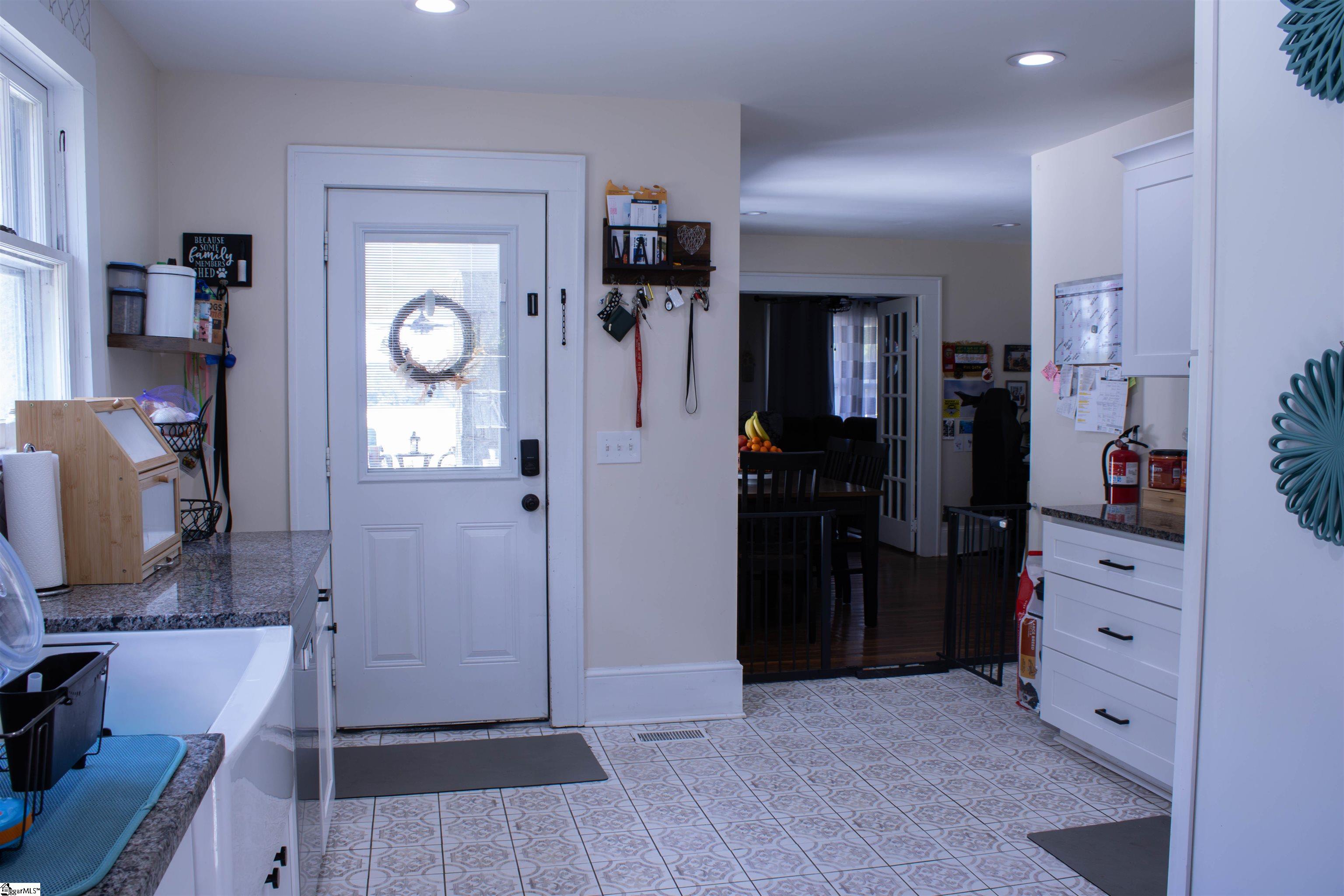 5803 W Highway 76 W Laurens, SC 29360