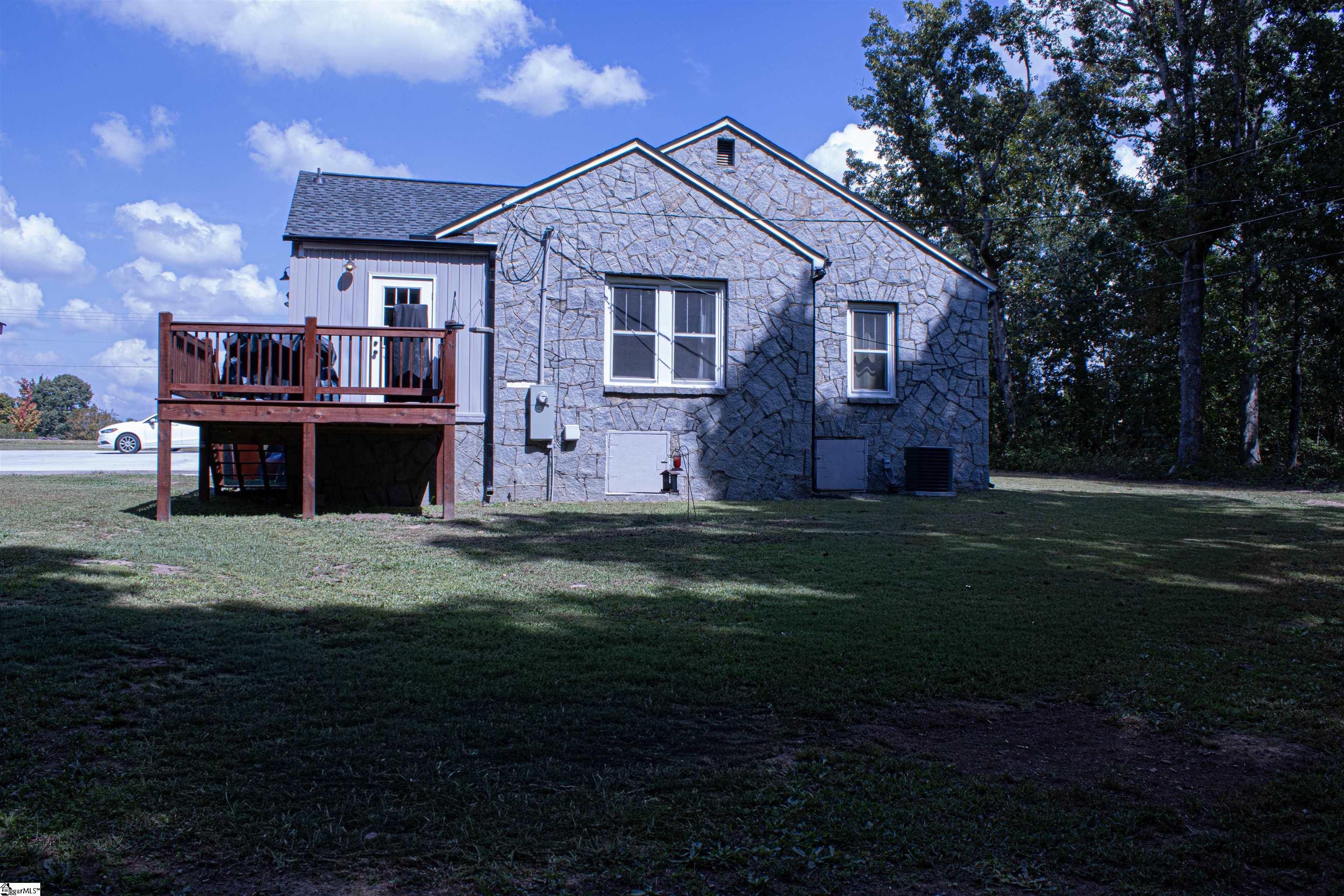 5803 W Highway 76 W Laurens, SC 29360