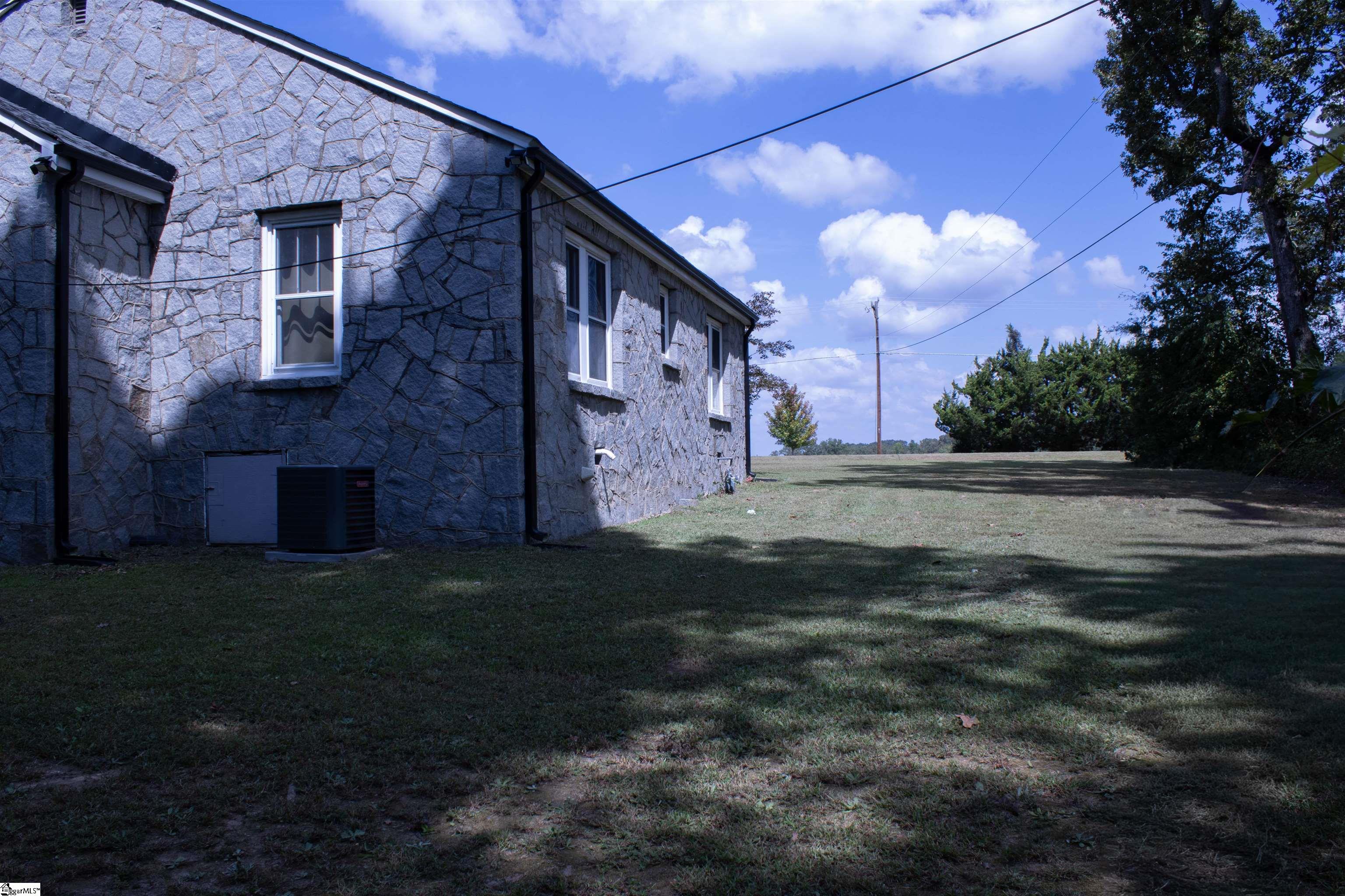5803 W Highway 76 W Laurens, SC 29360