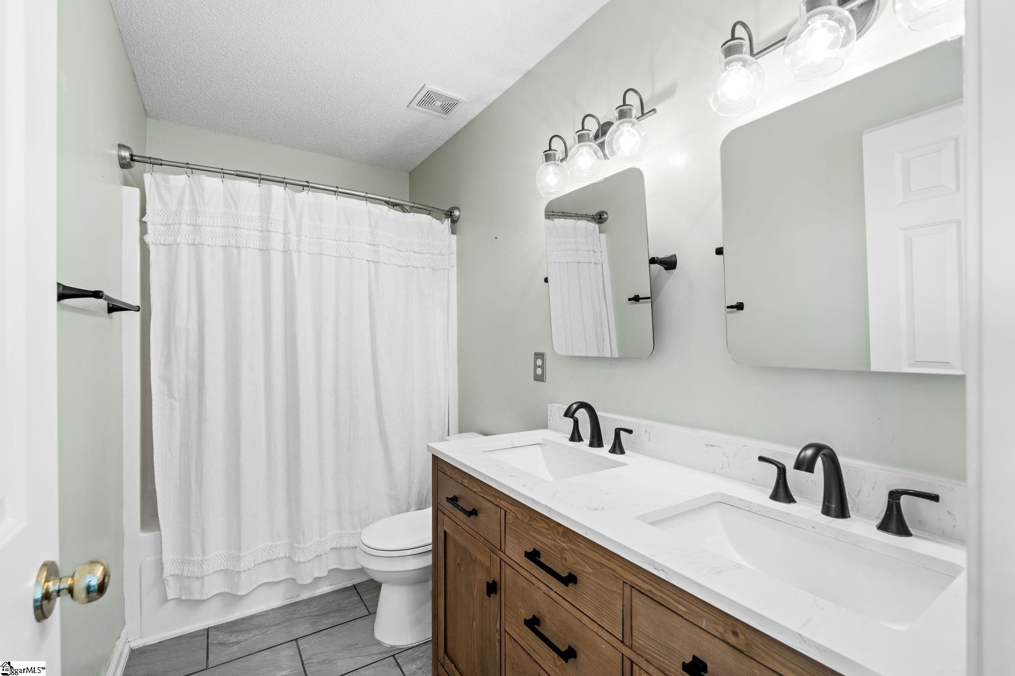 8 Breckenridge Court Greenville, SC 29615