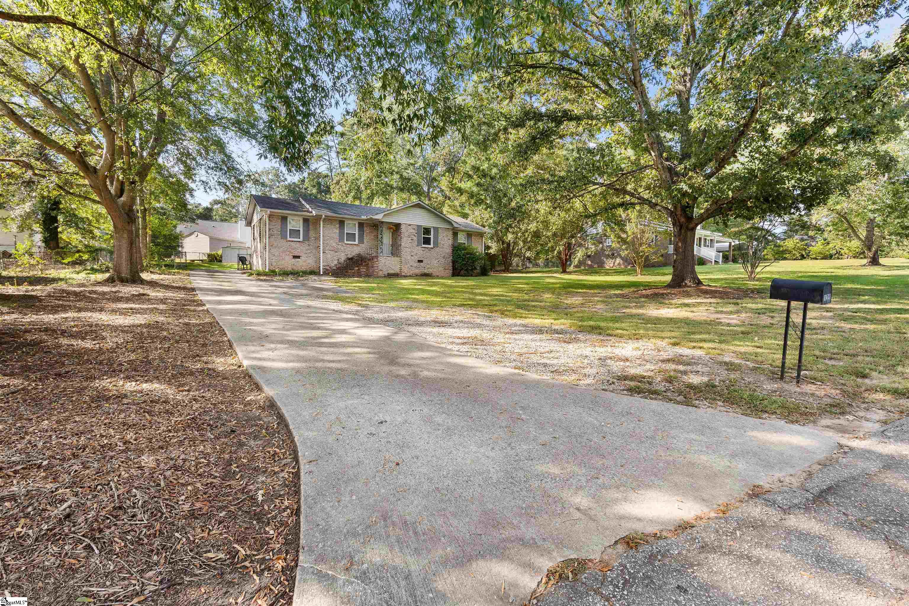108 Edgewood Drive Laurens, SC 29360