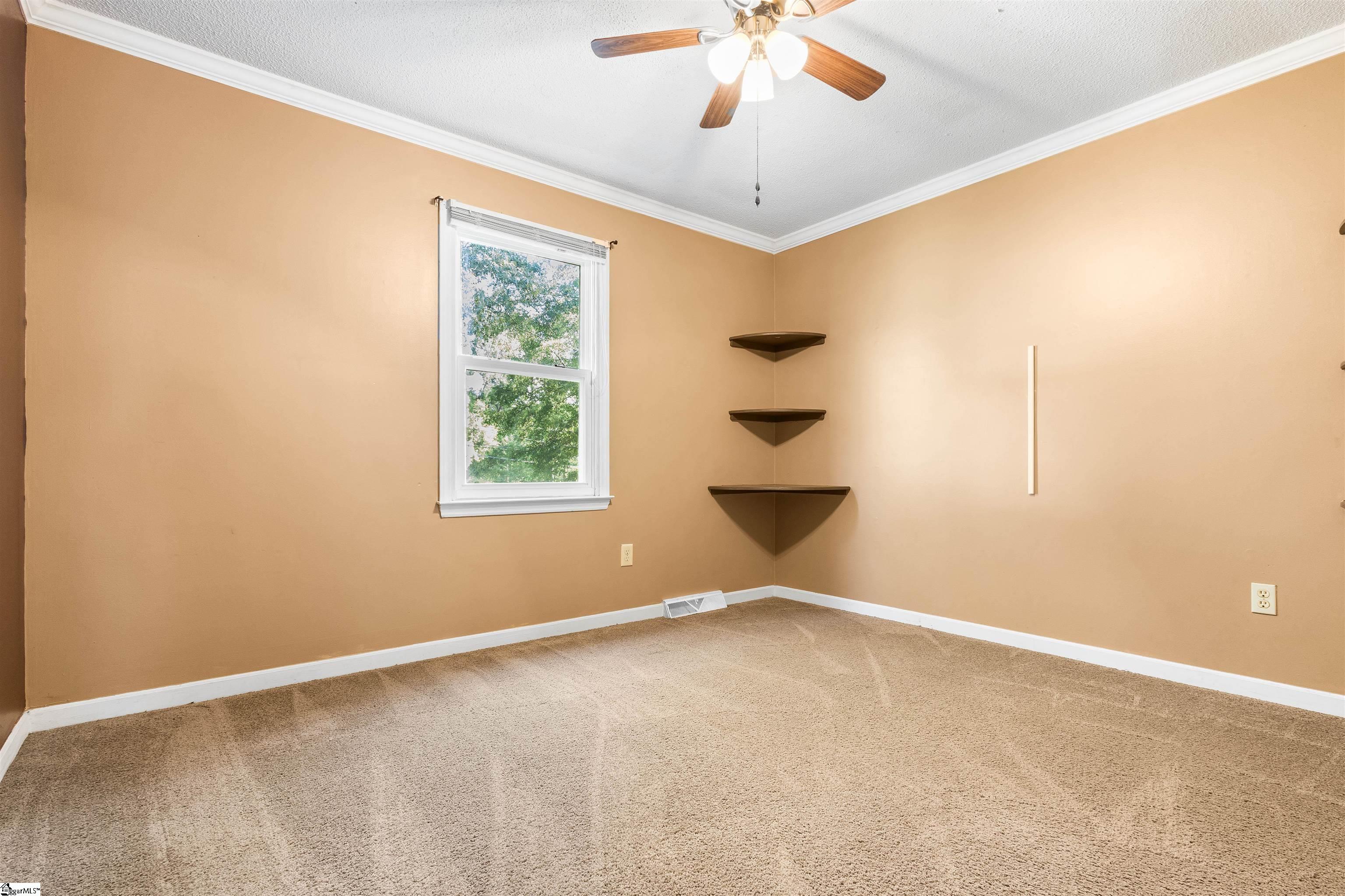 108 Edgewood Drive Laurens, SC 29360