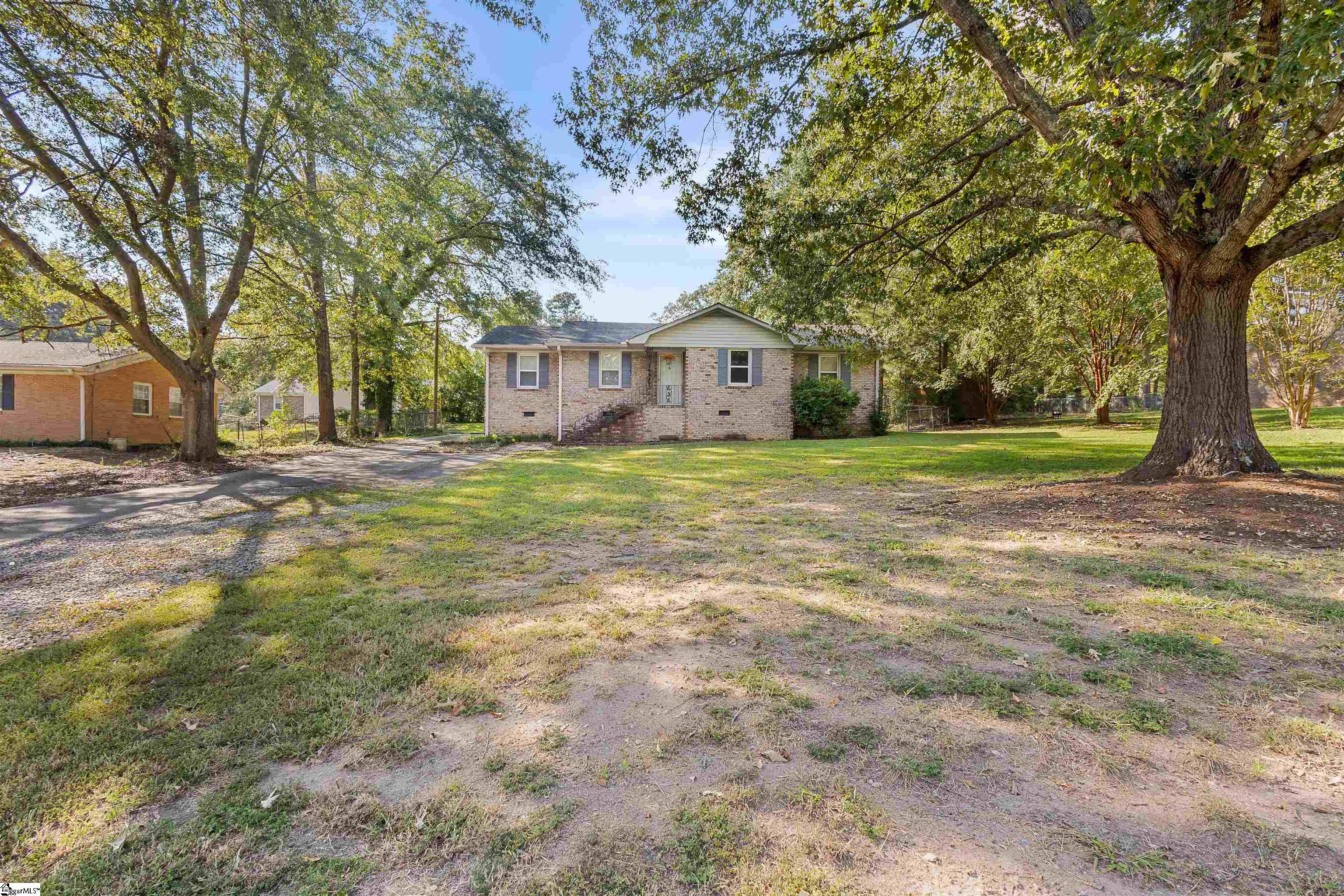 108 Edgewood Drive Laurens, SC 29360