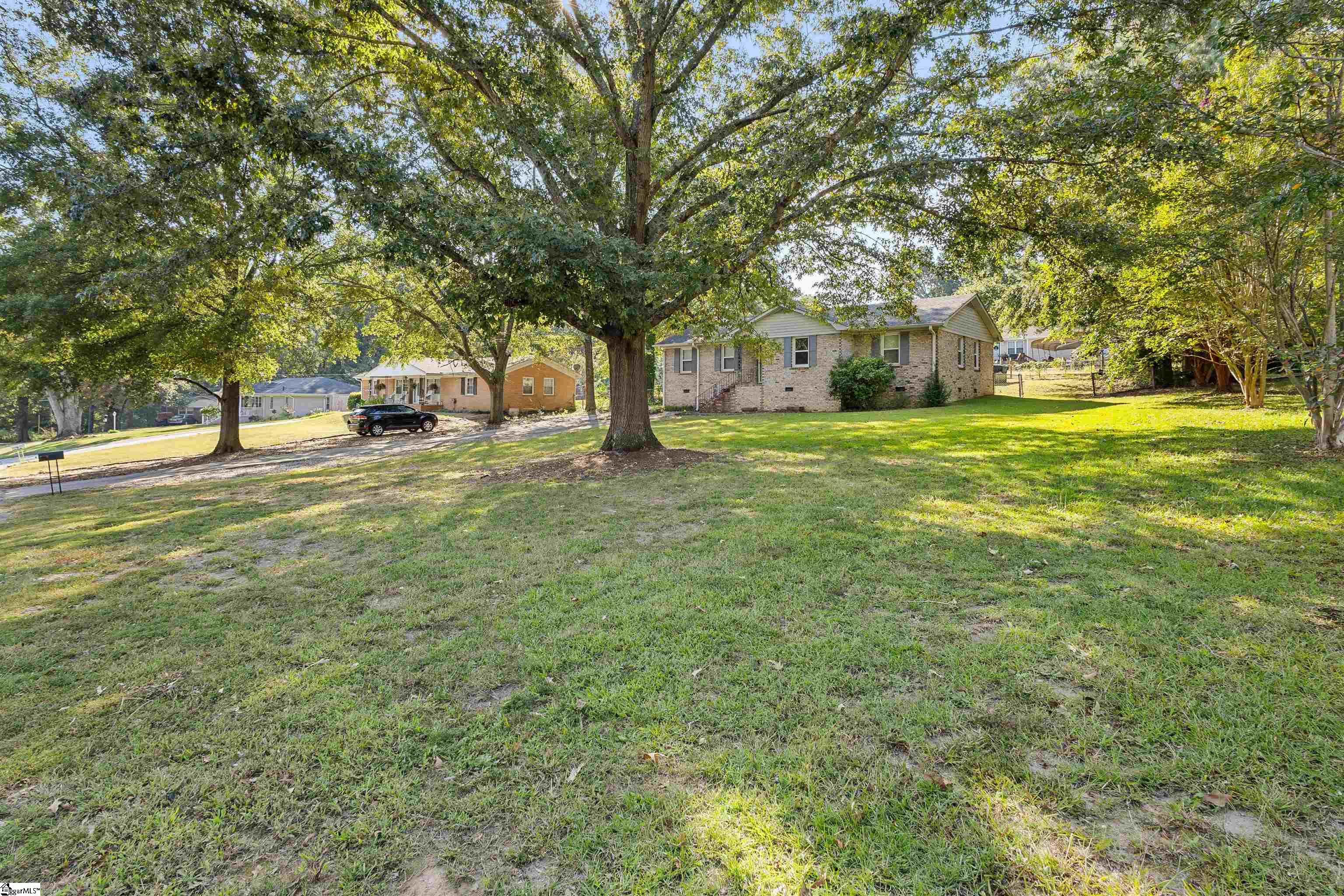 108 Edgewood Drive Laurens, SC 29360