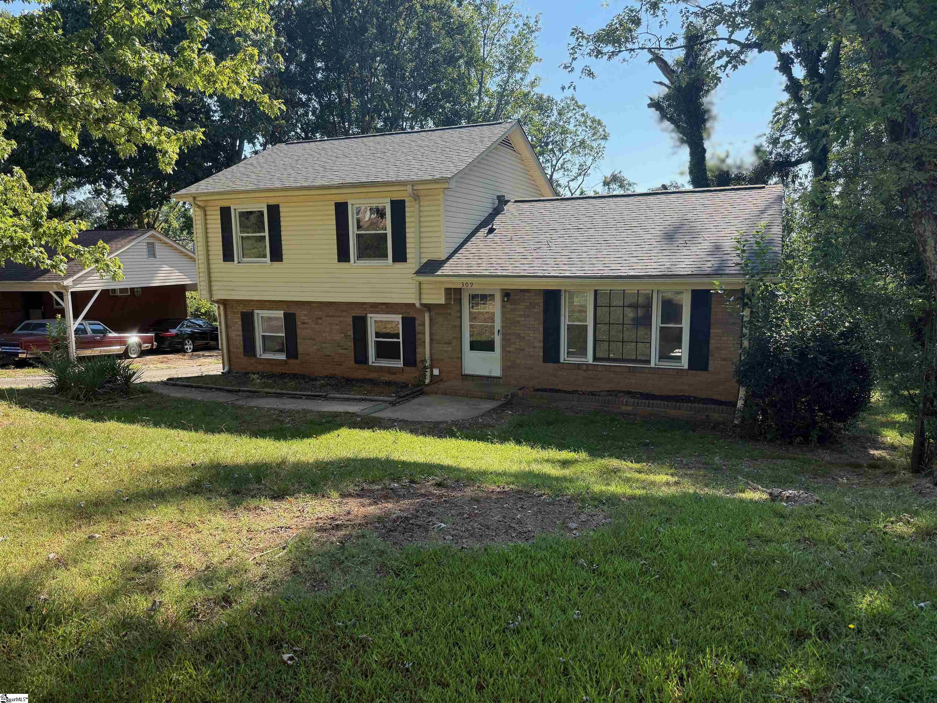 309 Willow Oaks Drive Spartanburg, SC 29301-2048
