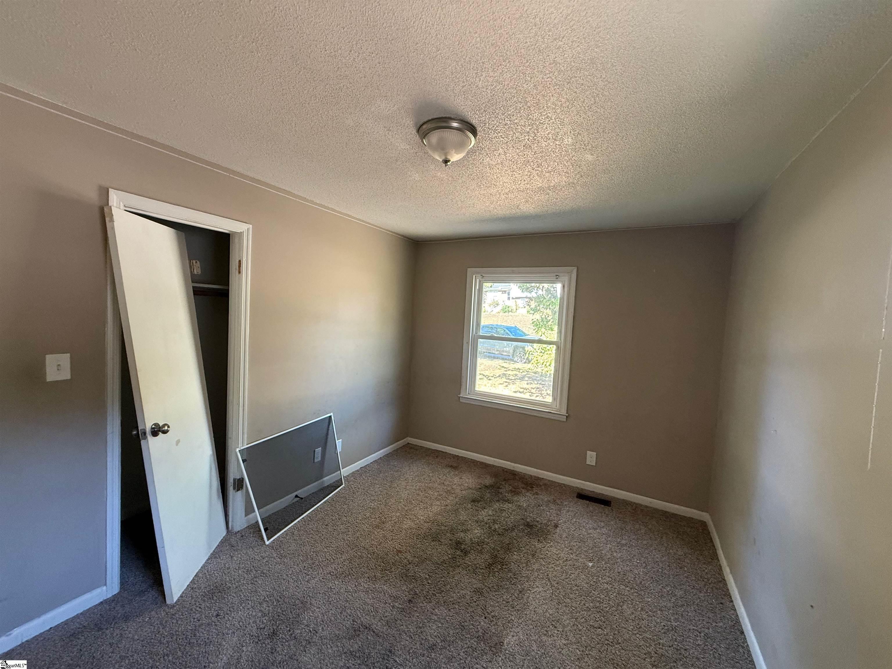 309 Willow Oaks Drive Spartanburg, SC 29301-2048