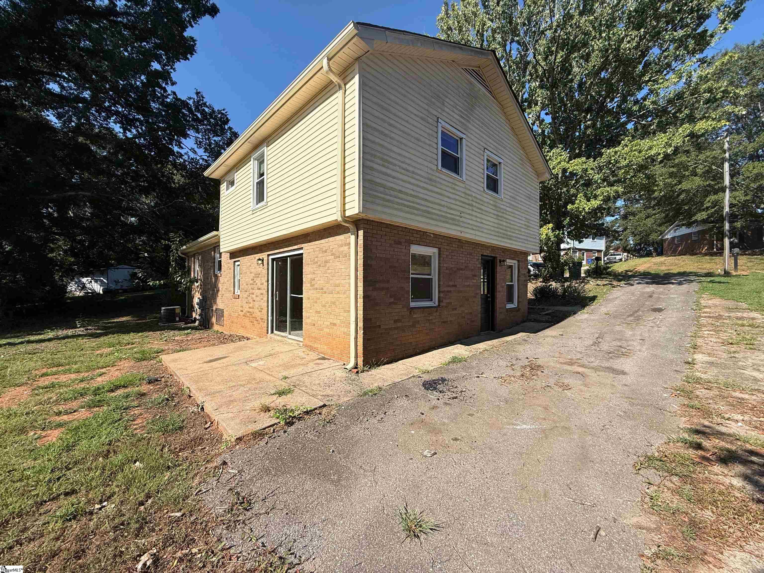 309 Willow Oaks Drive Spartanburg, SC 29301-2048
