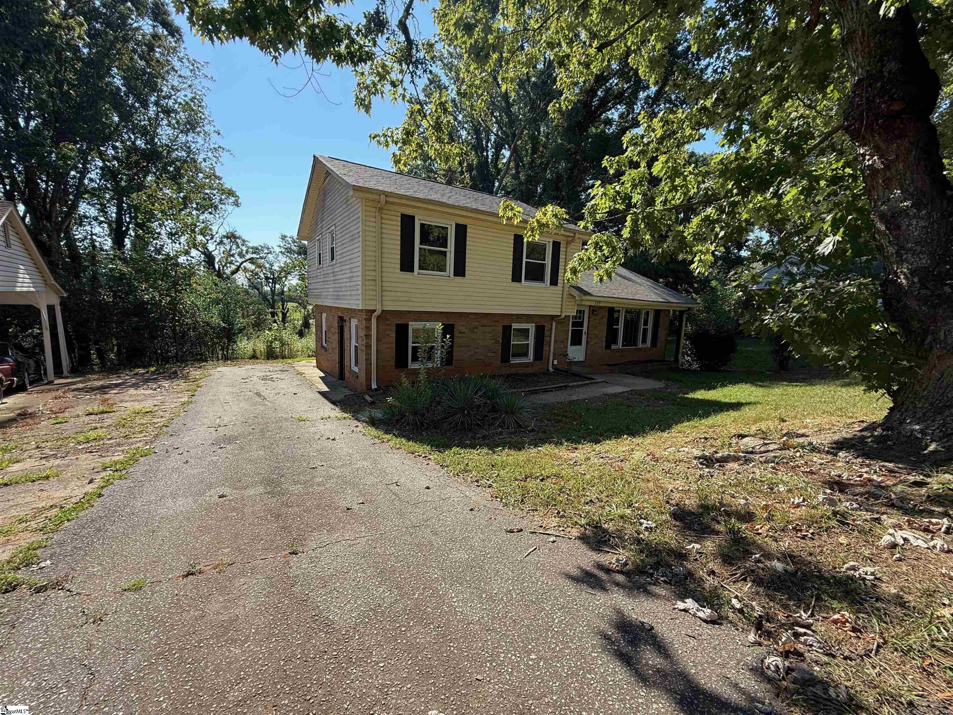 309 Willow Oaks Drive Spartanburg, SC 29301-2048
