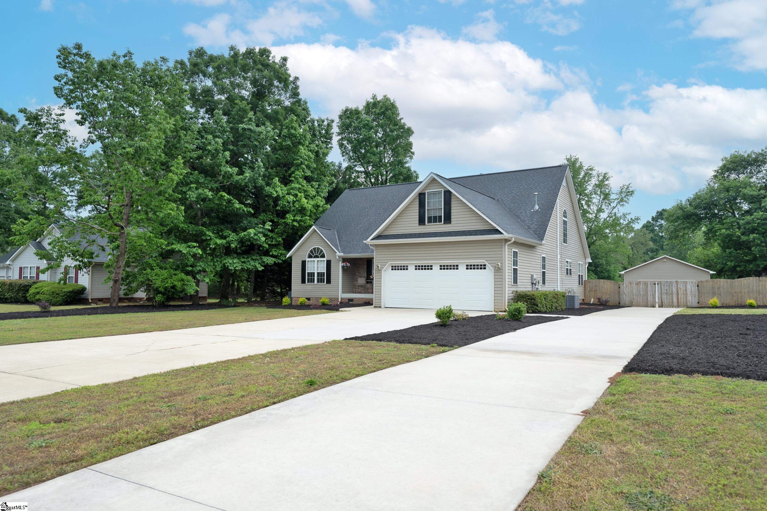 8 Wooded Glenn Court Pelzer, SC 29669