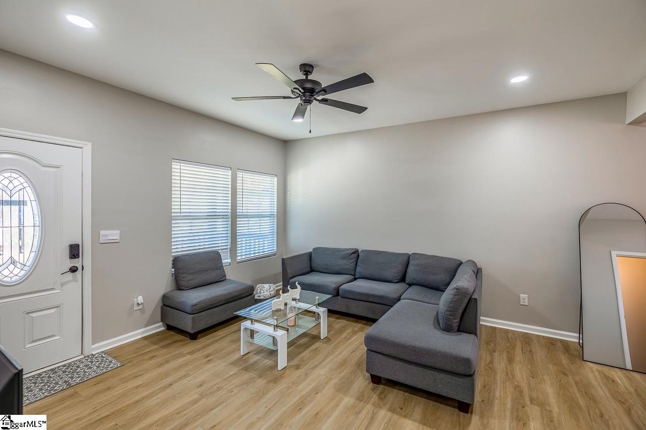 18 Blackwood Street Greenville, SC 29611