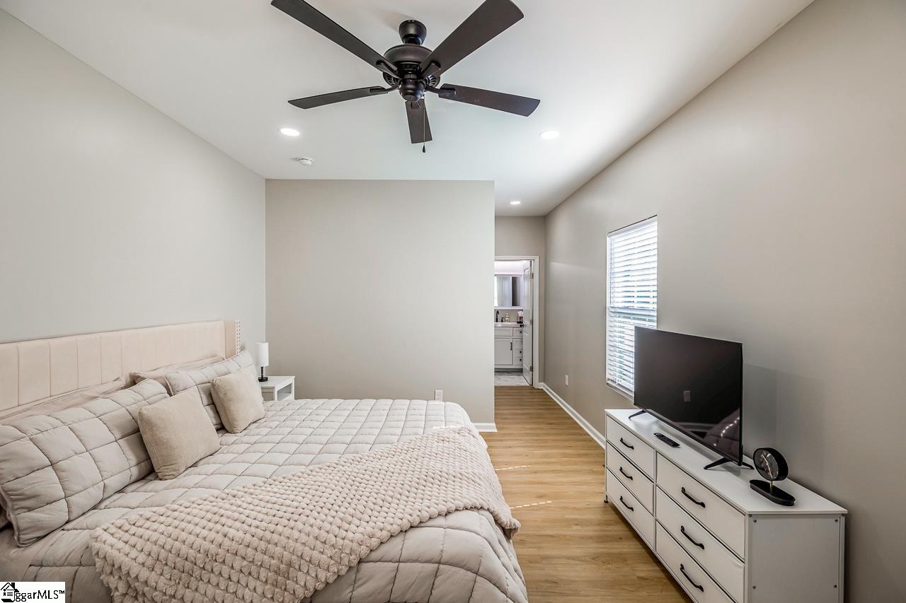 18 Blackwood Street Greenville, SC 29611