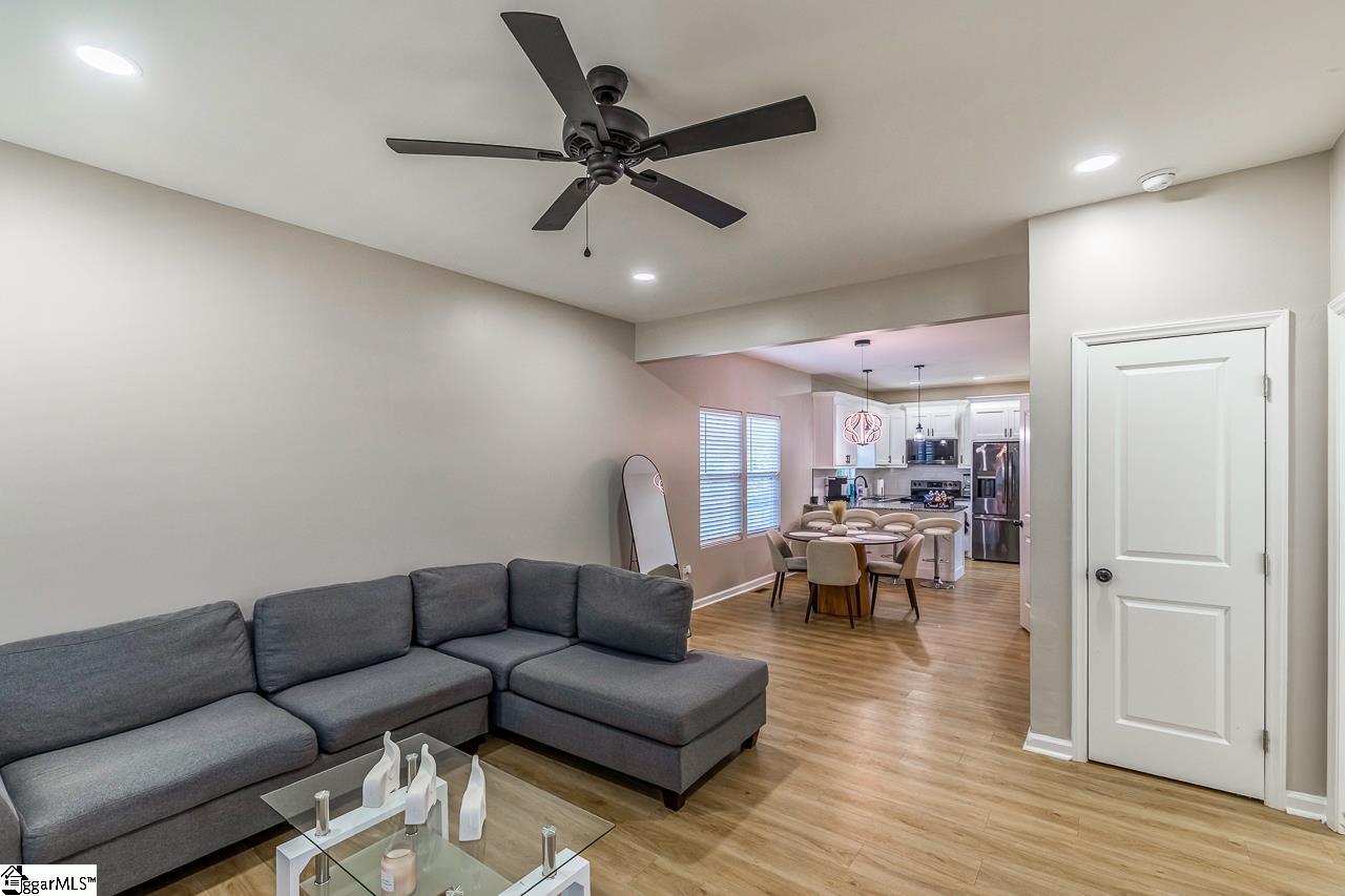 18 Blackwood Street Greenville, SC 29611