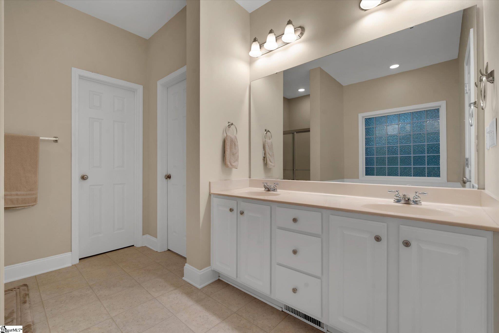 102 Hunt Valley Circle Piedmont, SC 29673