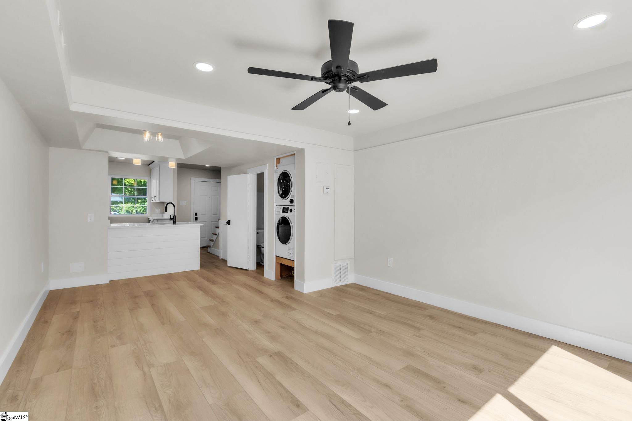 2530 E North (9-H) Street Greenville, SC 29615