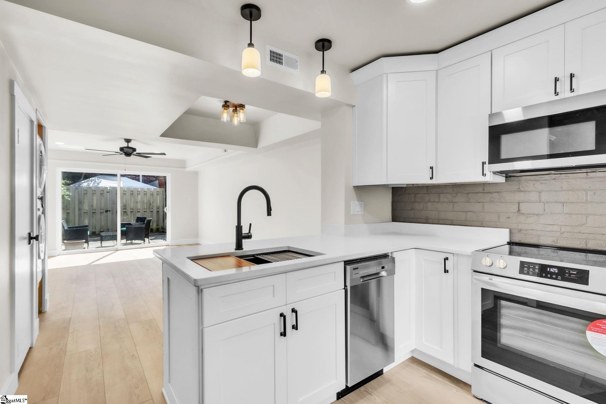 2530 E North (9-H) Street Greenville, SC 29615
