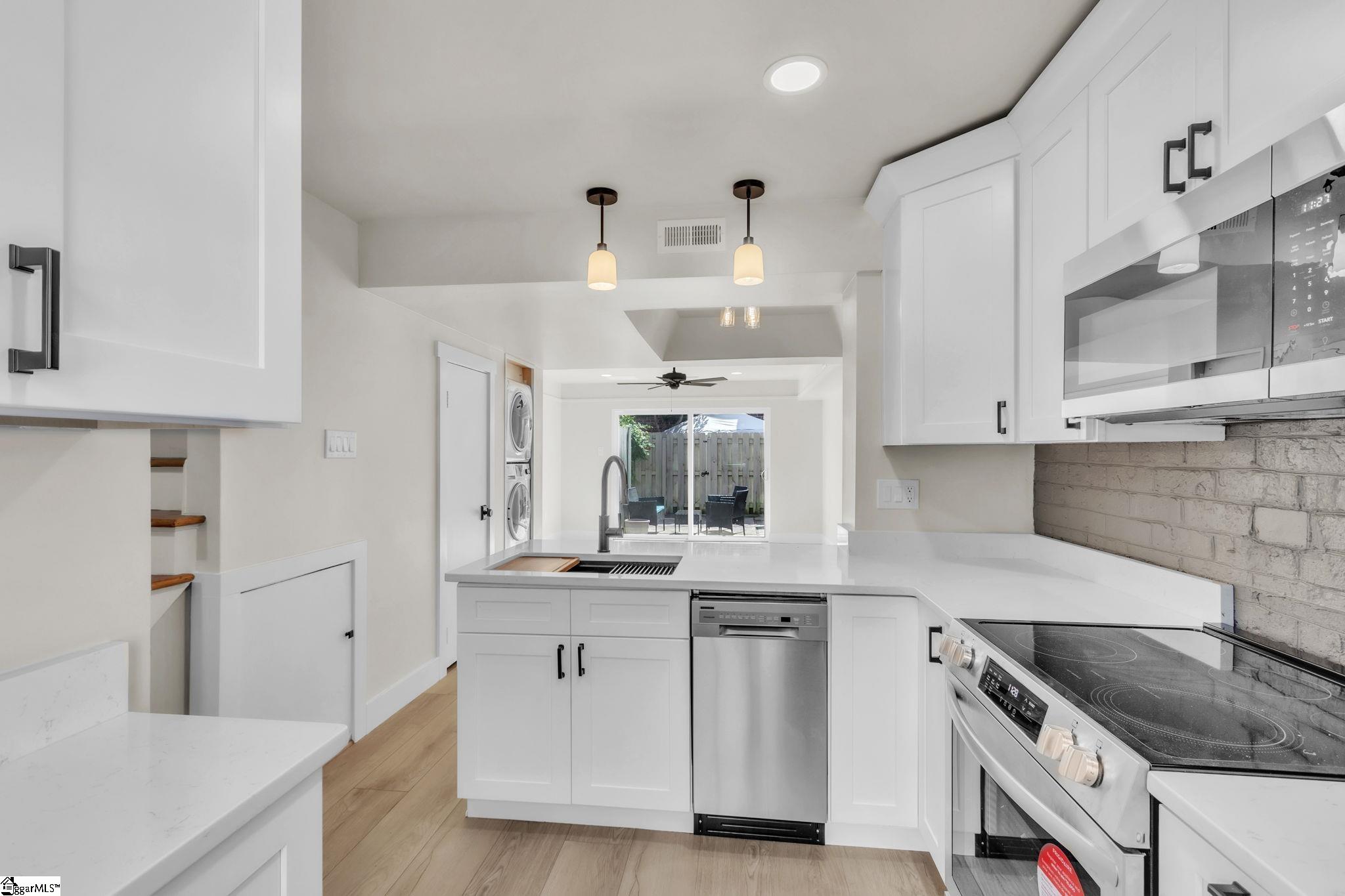 2530 E North (9-H) Street Greenville, SC 29615