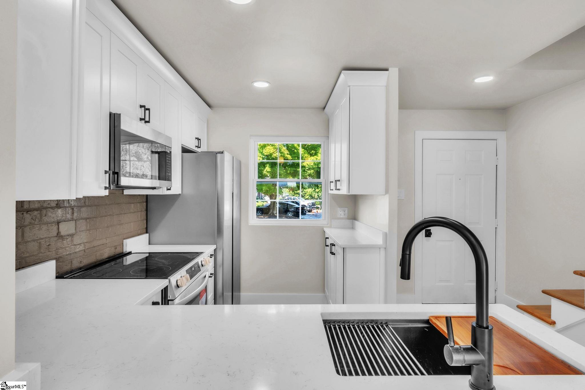 2530 E North (9-H) Street Greenville, SC 29615