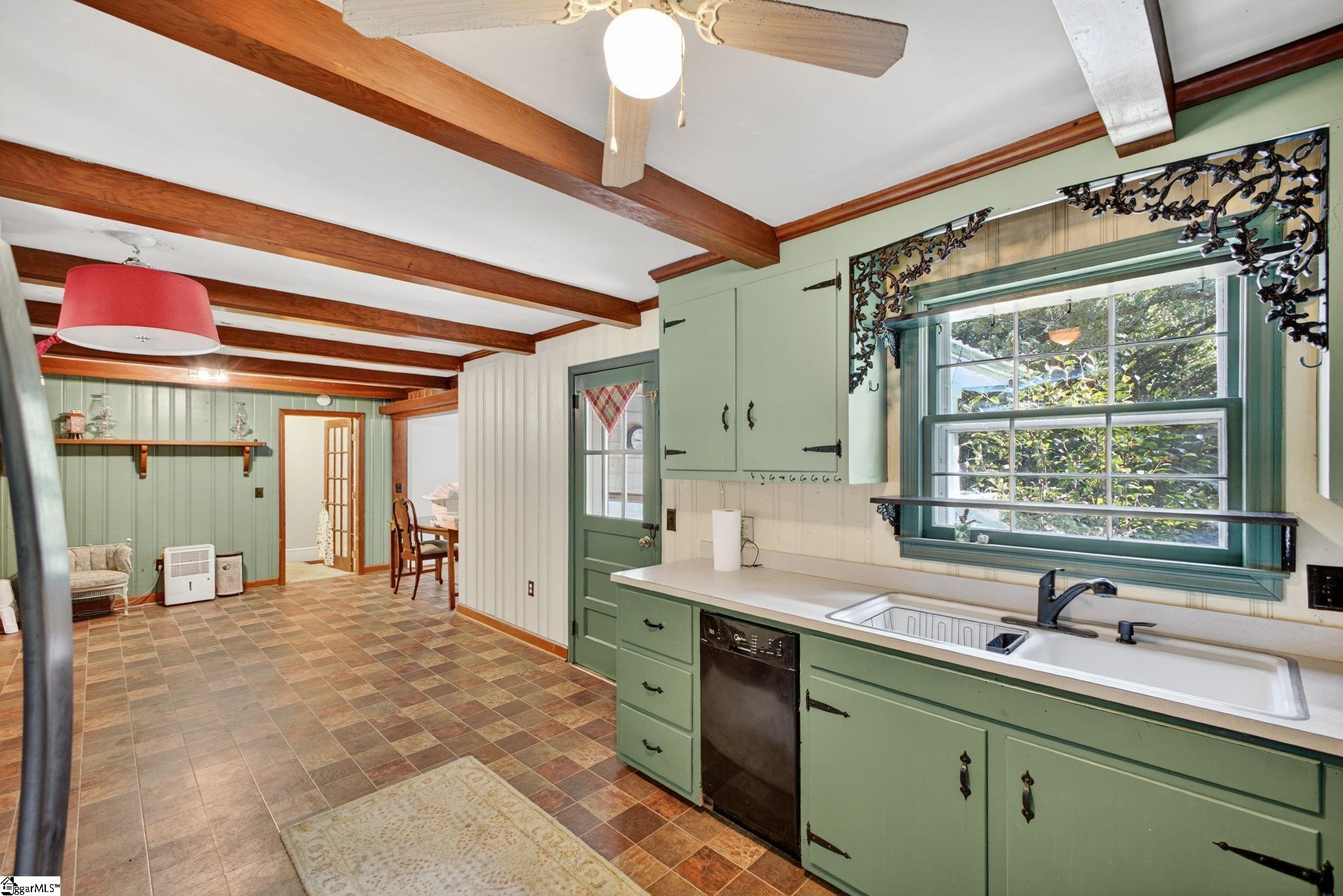 326 Caesars Head Highway Cleveland, SC 29635