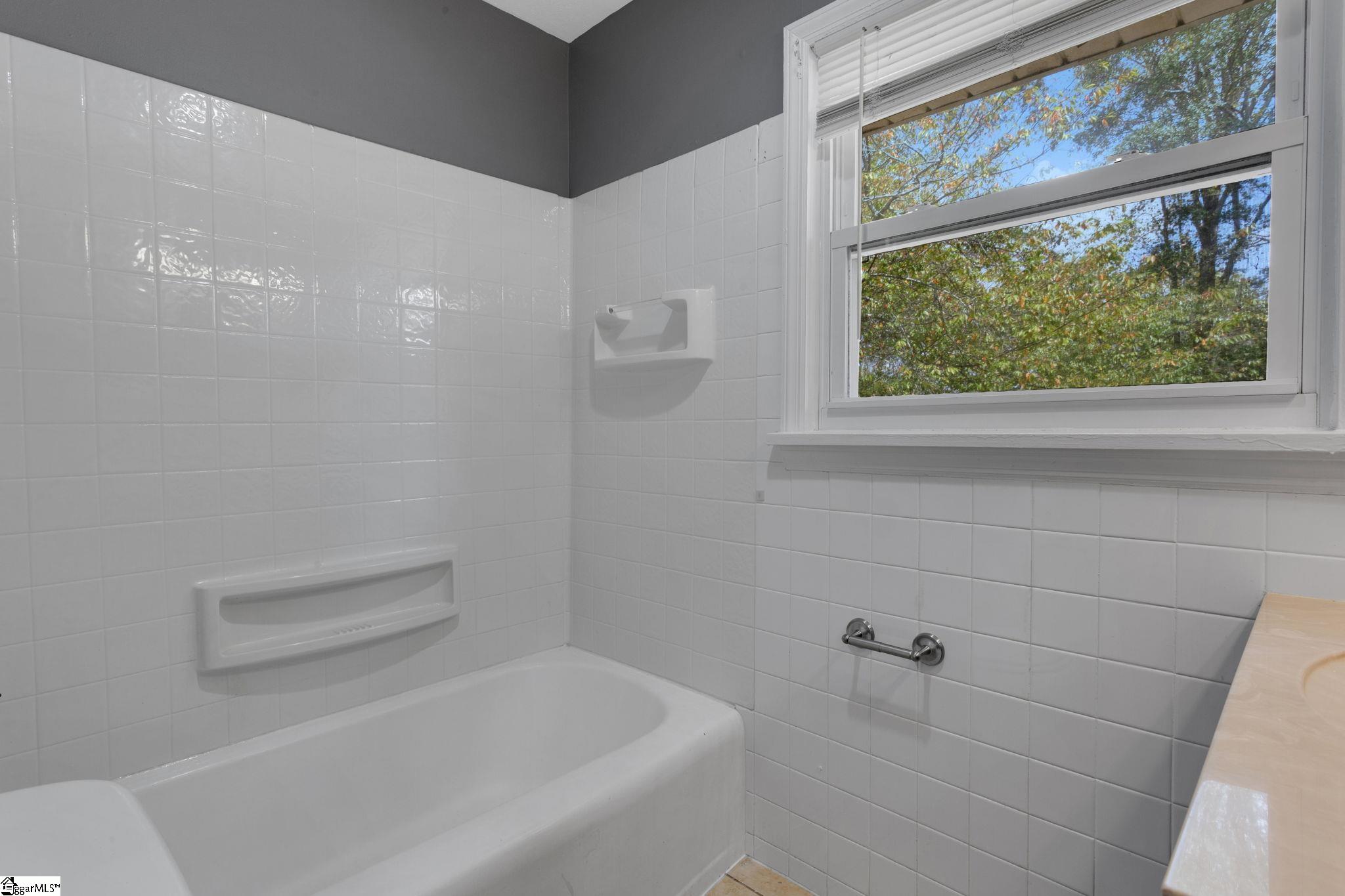 301 Crestwood Drive Mauldin, SC 29662