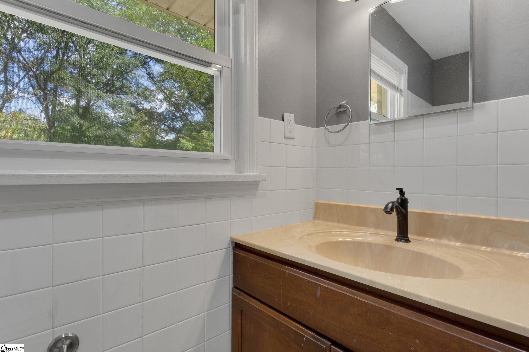 301 Crestwood Drive Mauldin, SC 29662