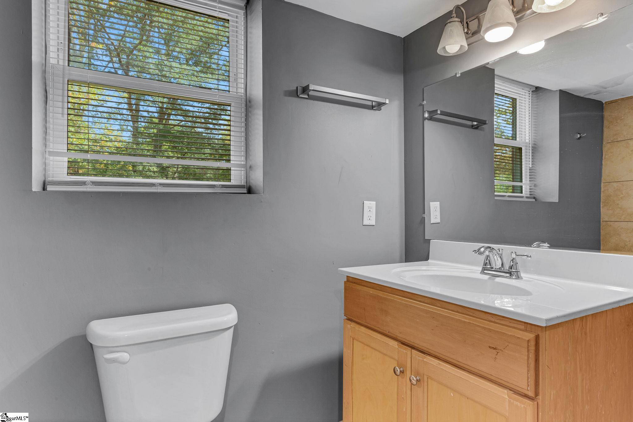 301 Crestwood Drive Mauldin, SC 29662