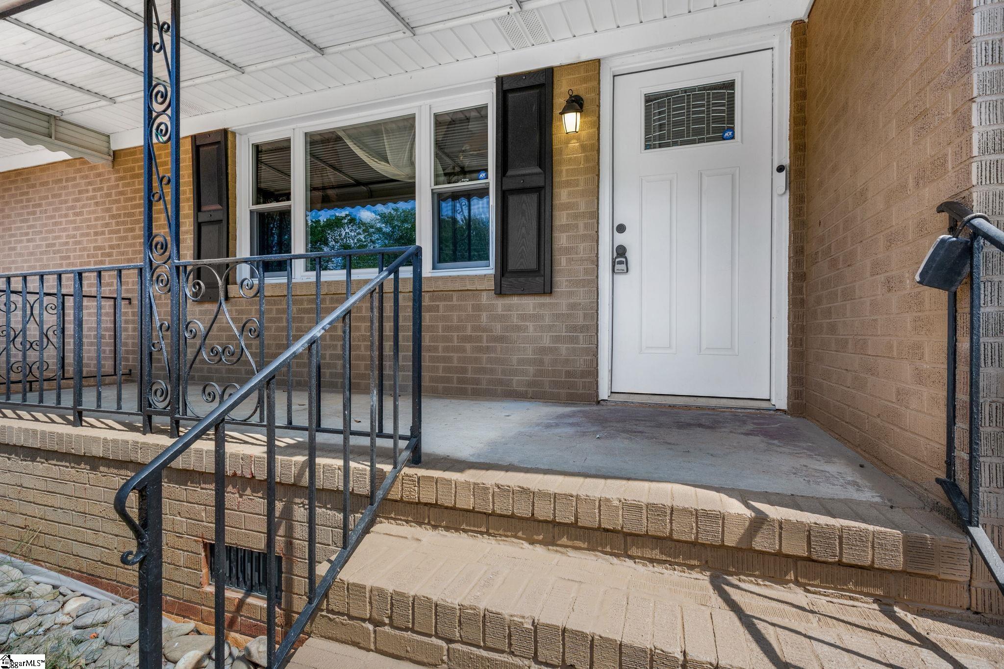 301 Crestwood Drive Mauldin, SC 29662