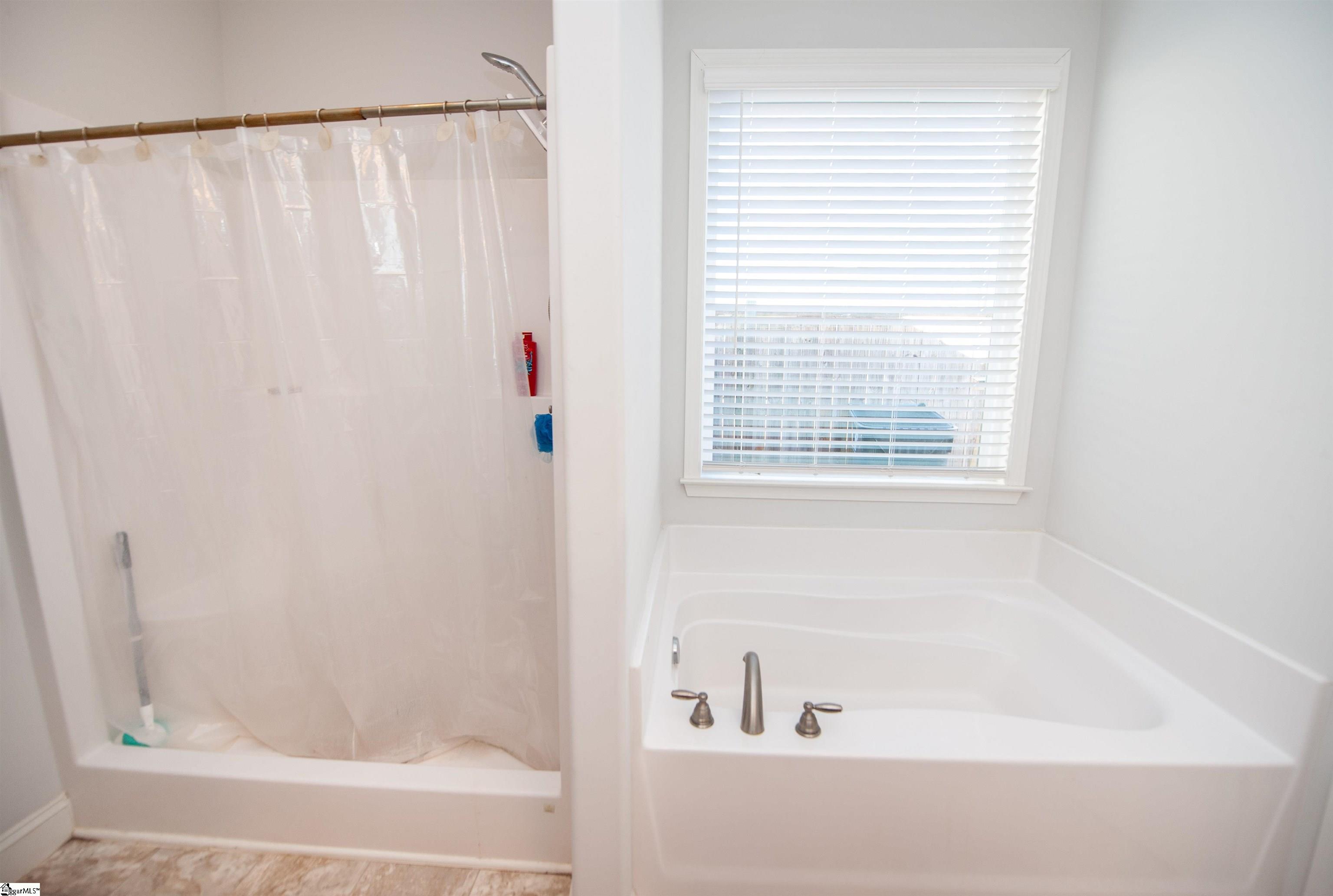 920 Ravenfield Drive Duncan, SC 29334