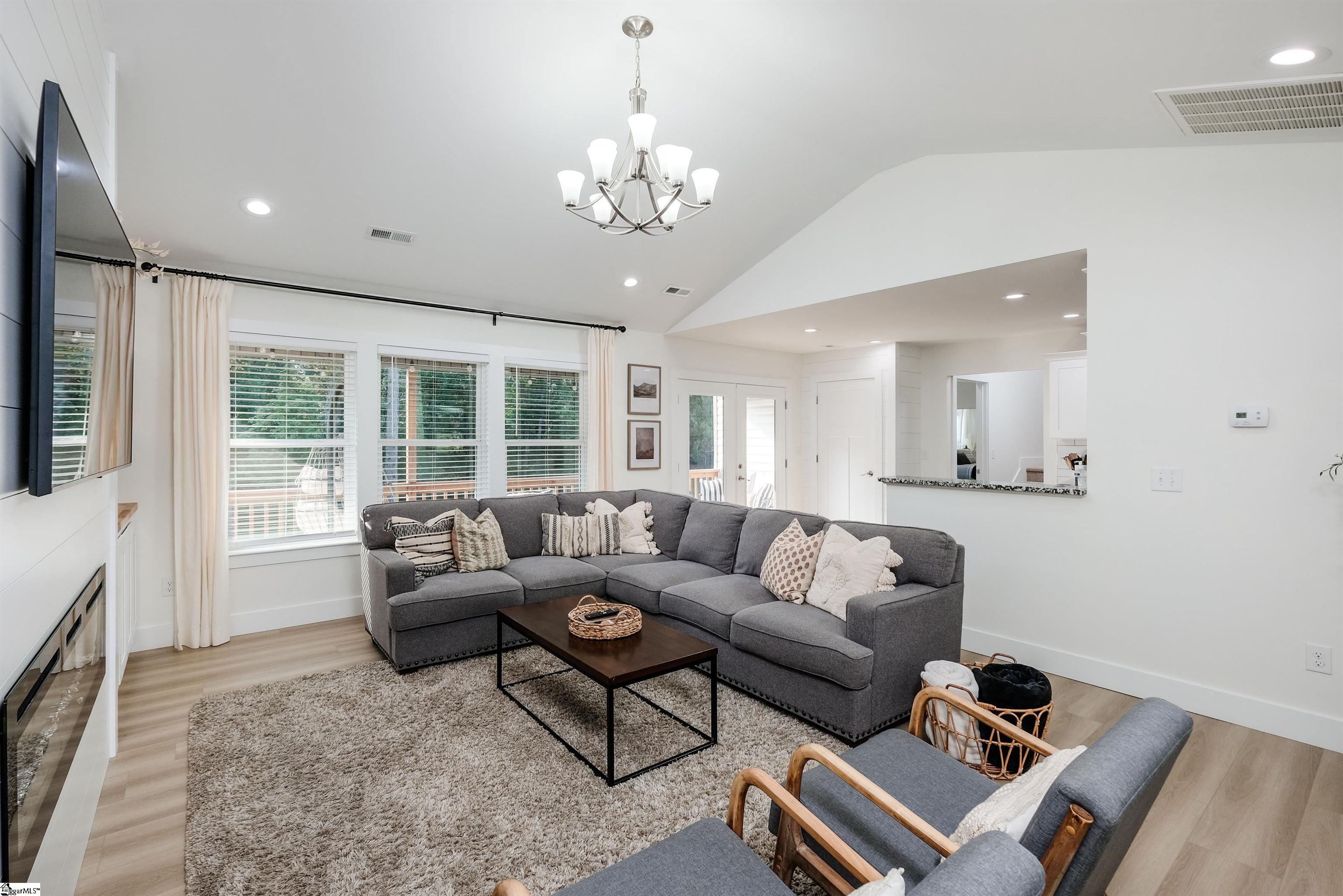 202 Eastberrys Creek Road Duncan, SC 29334