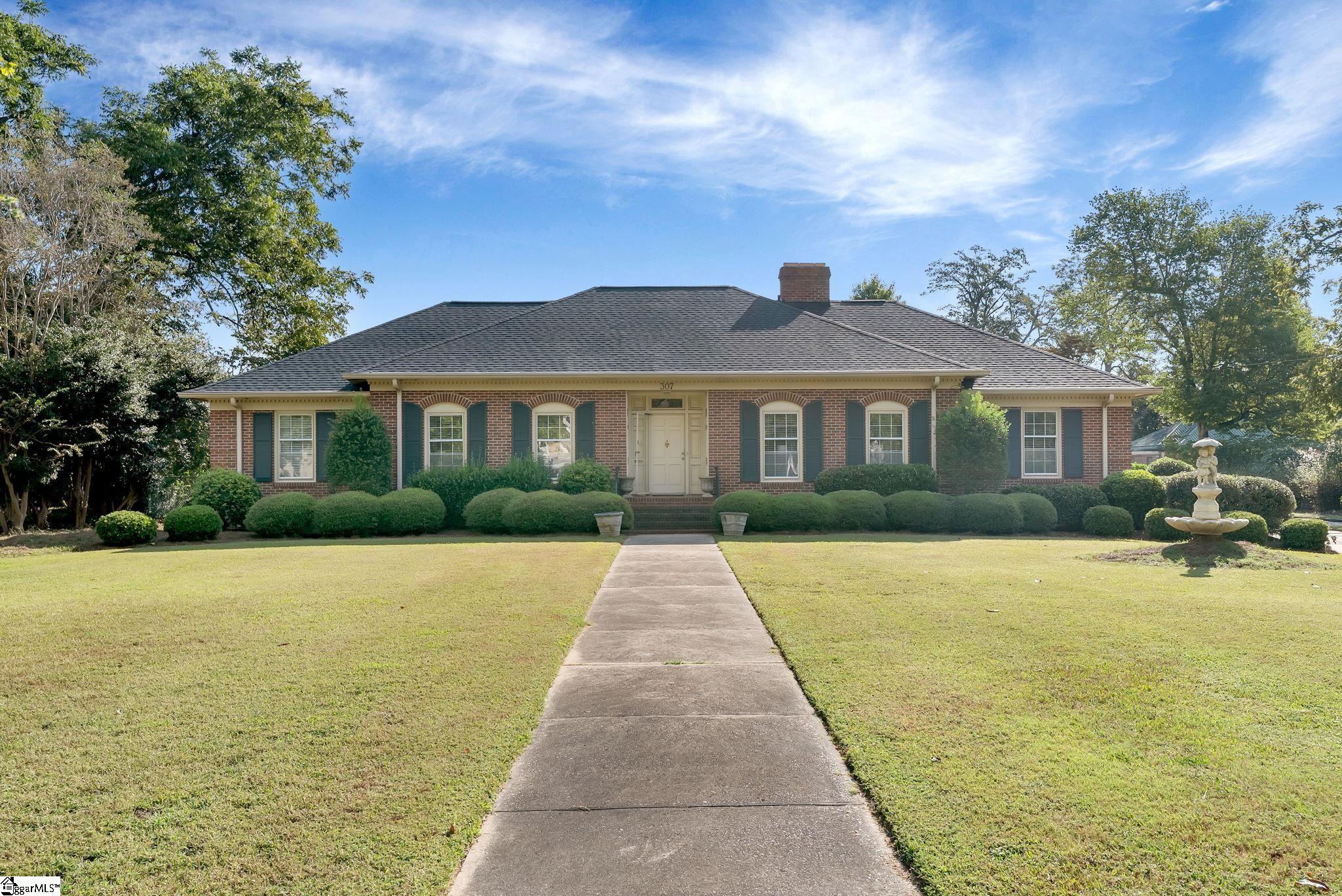 307 S. Broad Street Clinton, SC 29325