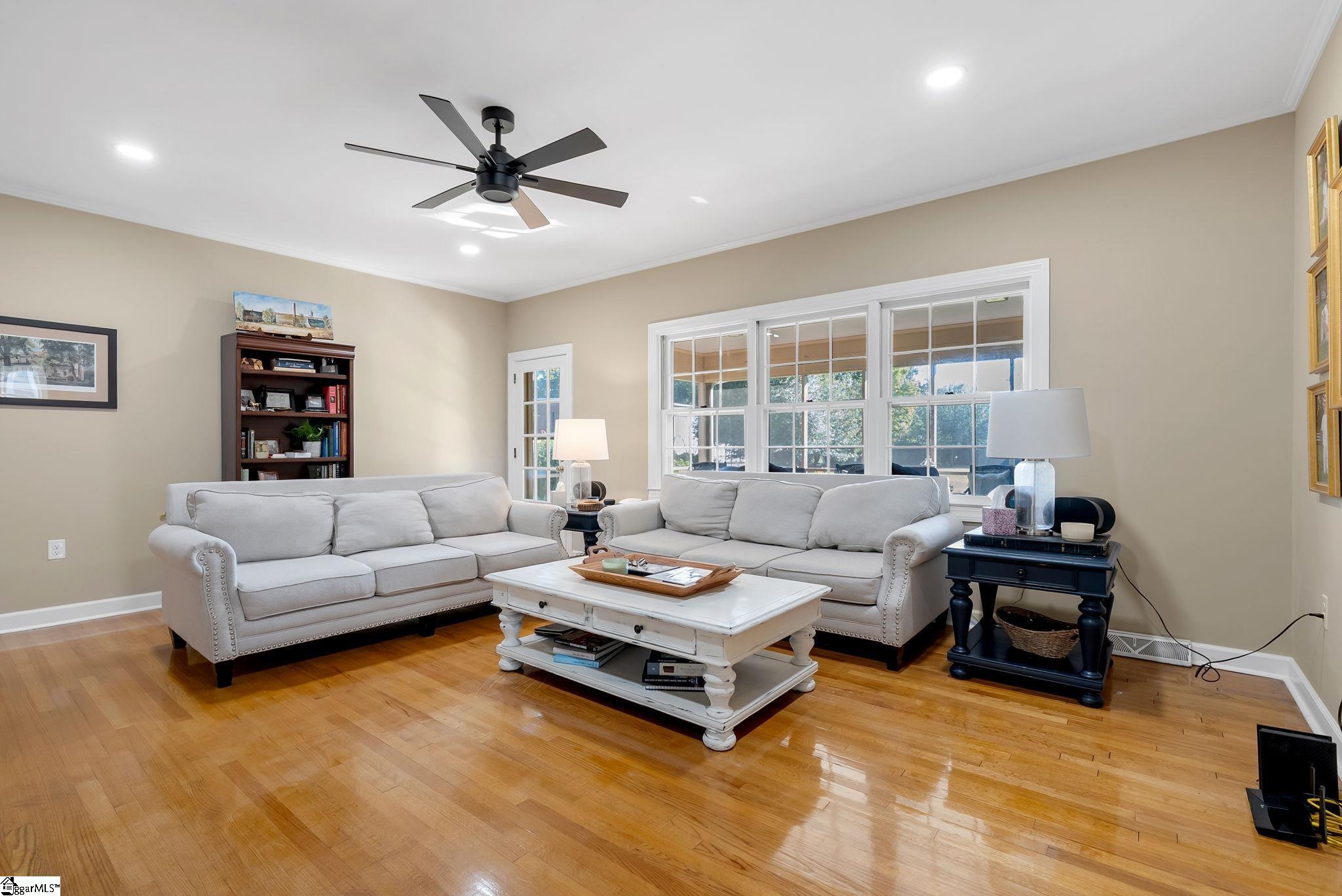 307 S. Broad Street Clinton, SC 29325