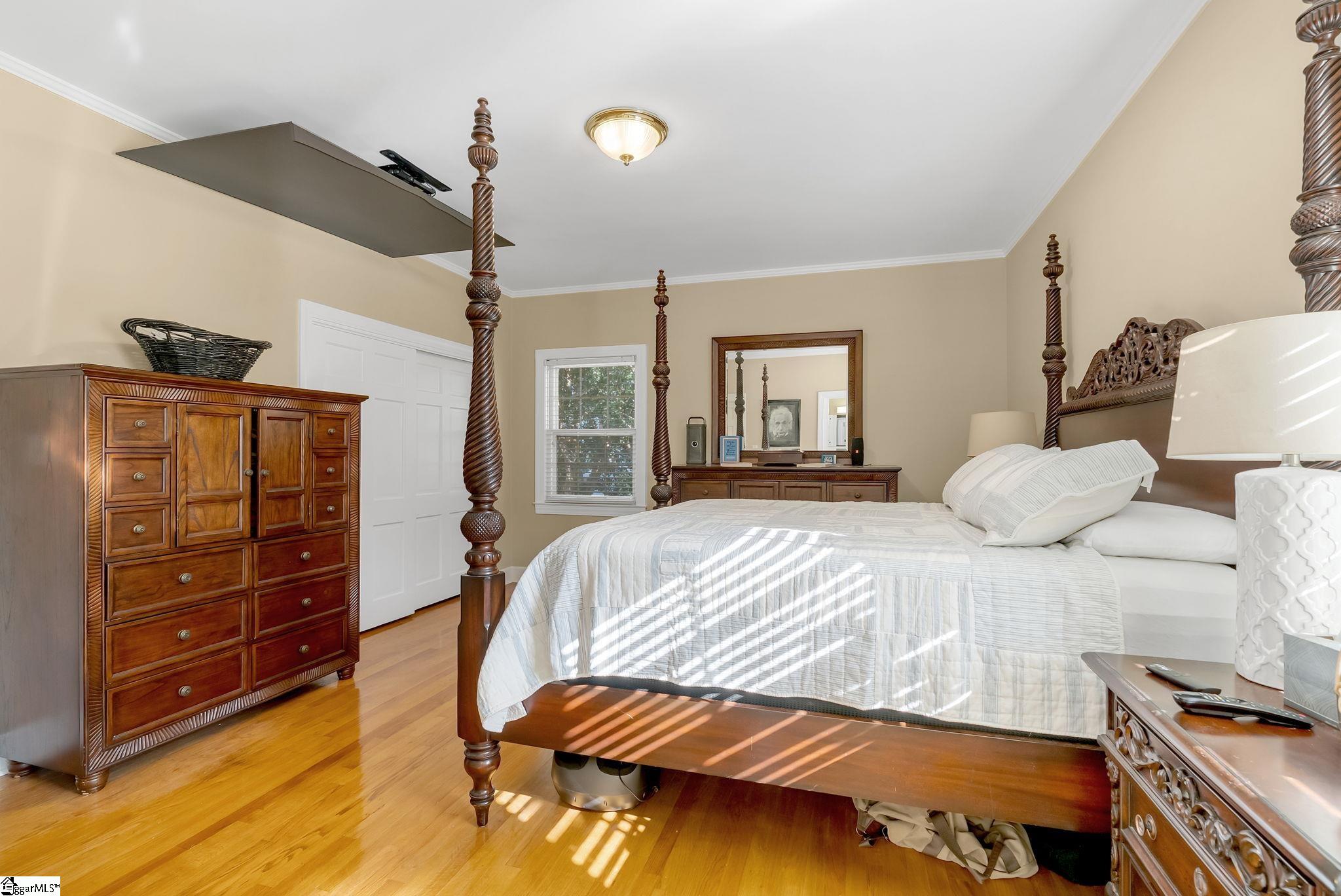 307 S. Broad Street Clinton, SC 29325