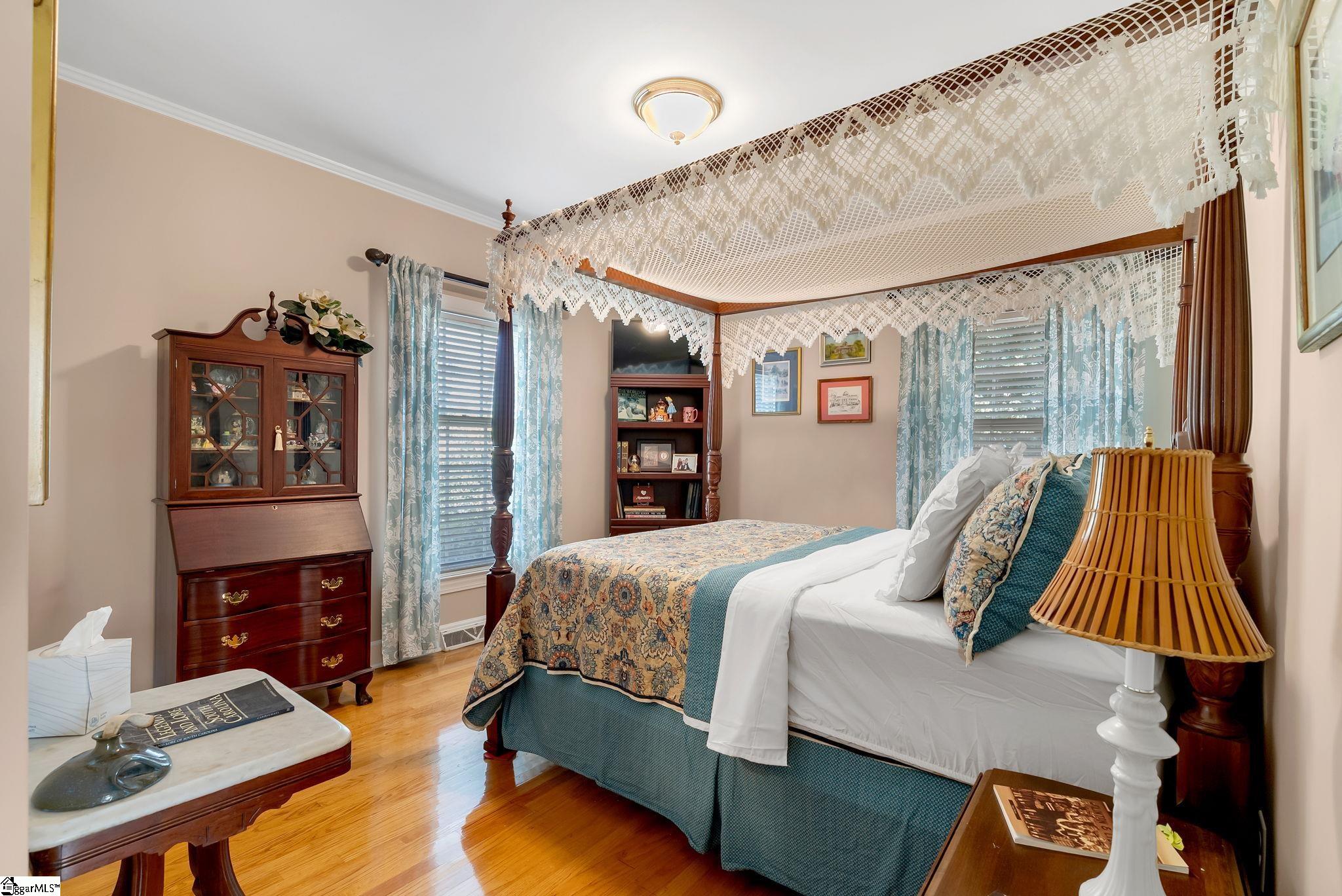 307 S. Broad Street Clinton, SC 29325
