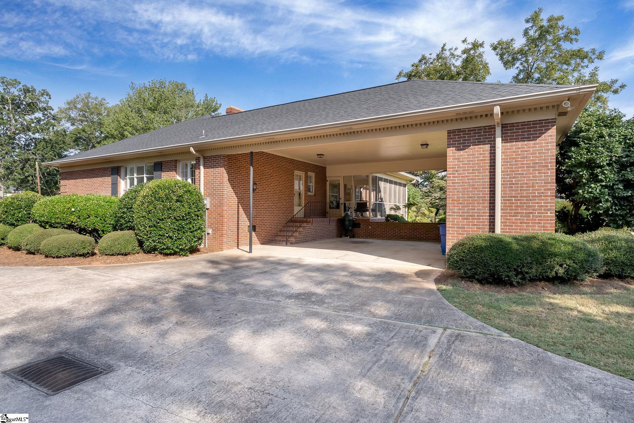 307 S. Broad Street Clinton, SC 29325