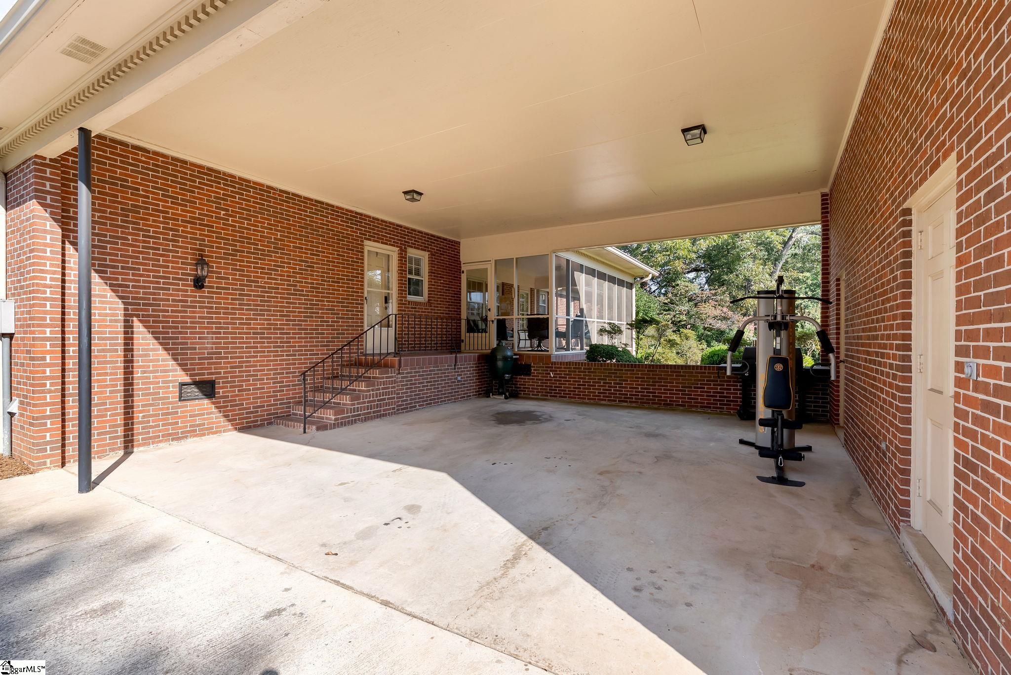 307 S. Broad Street Clinton, SC 29325