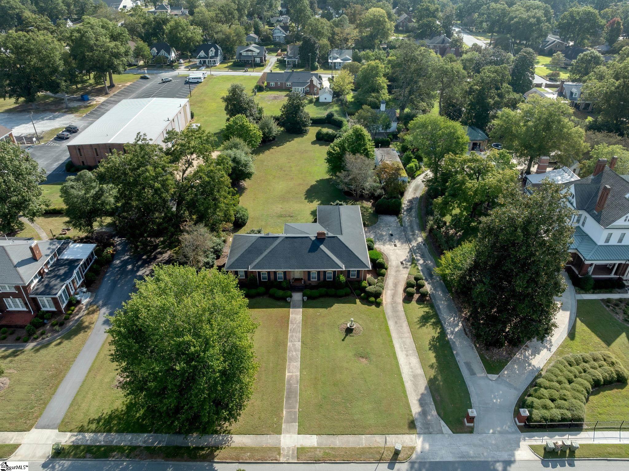 307 S. Broad Street Clinton, SC 29325